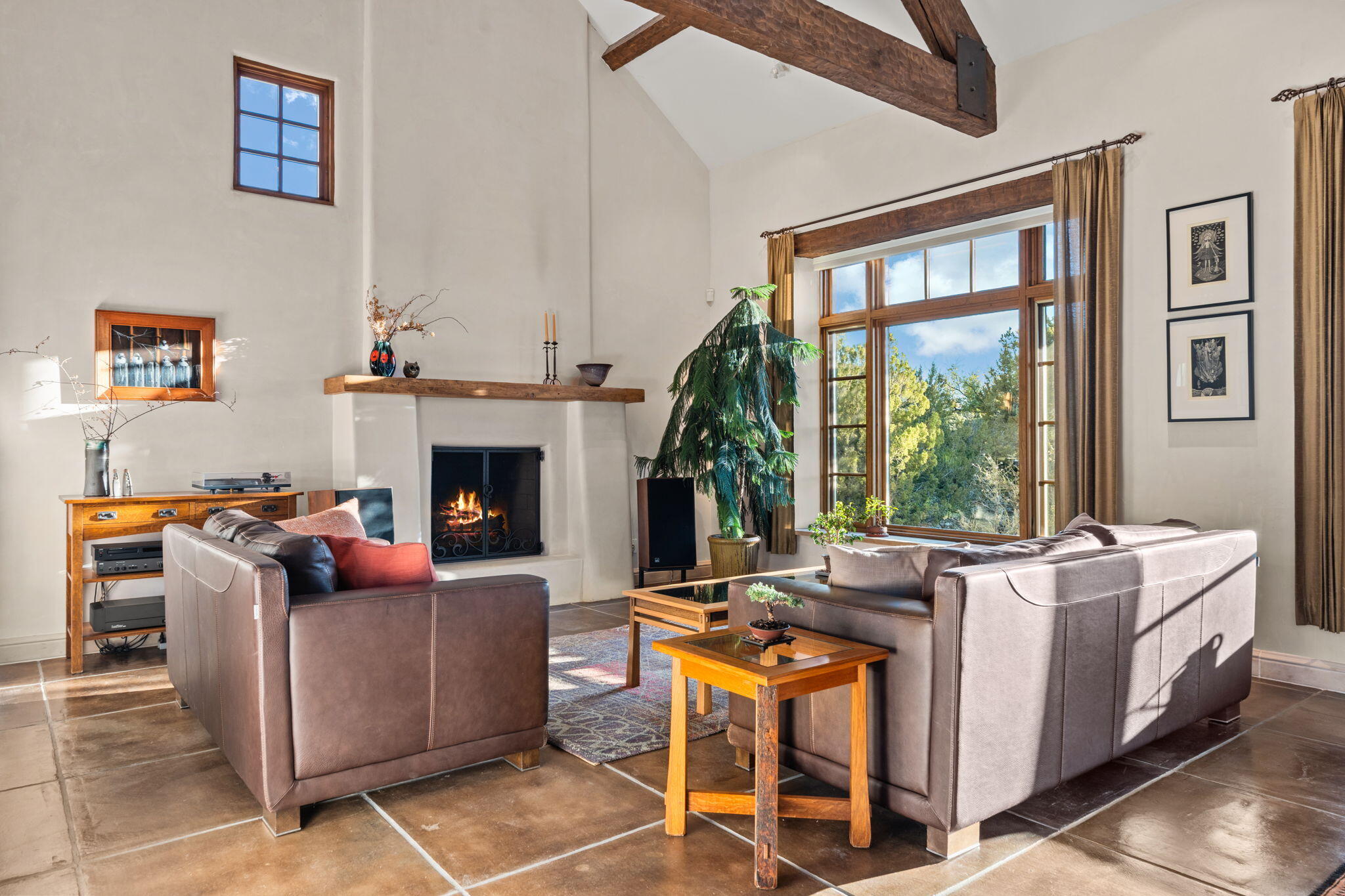 348 White Oaks Drive NE