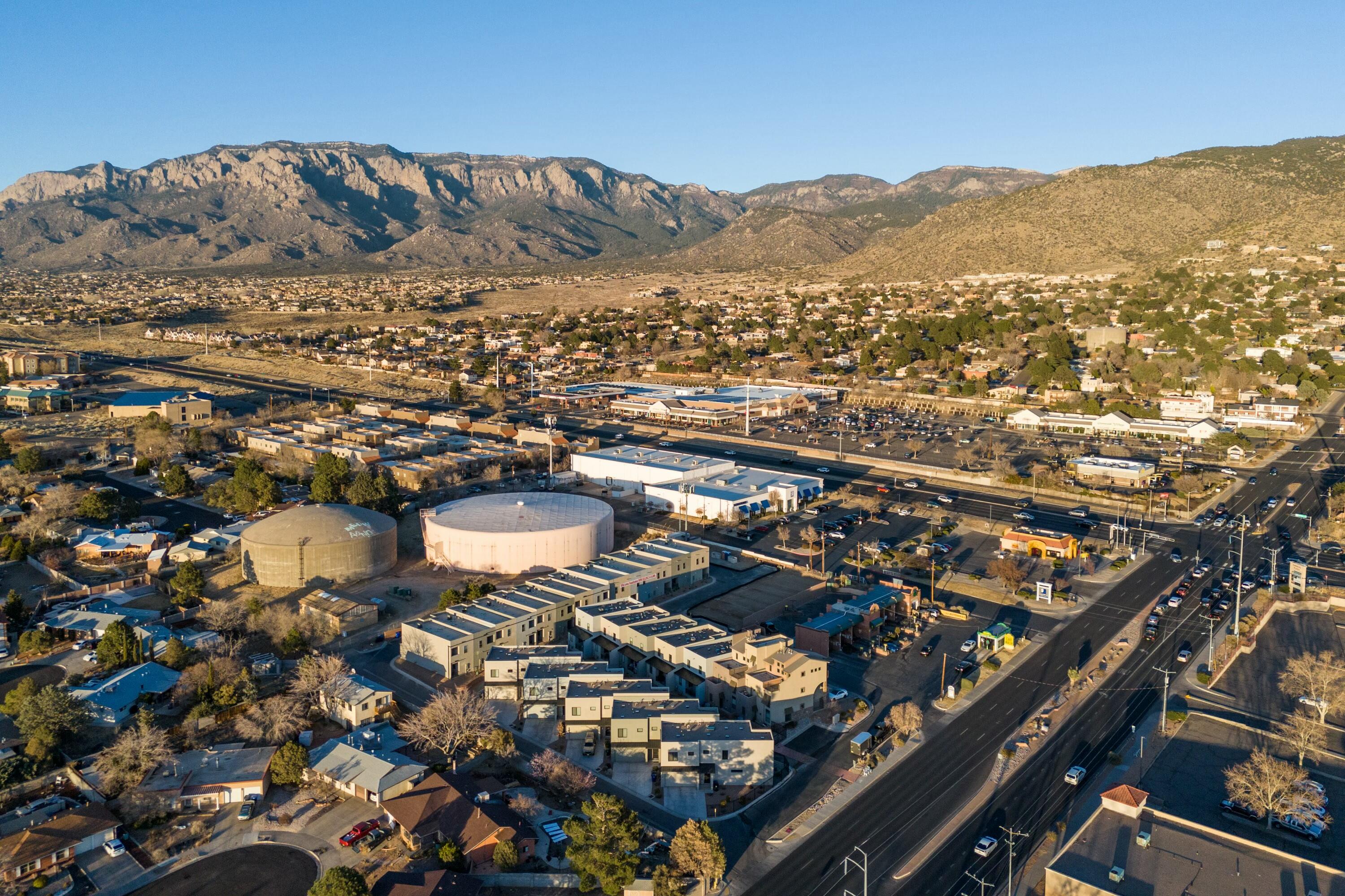 4543 VILLA LOMA Lane NE