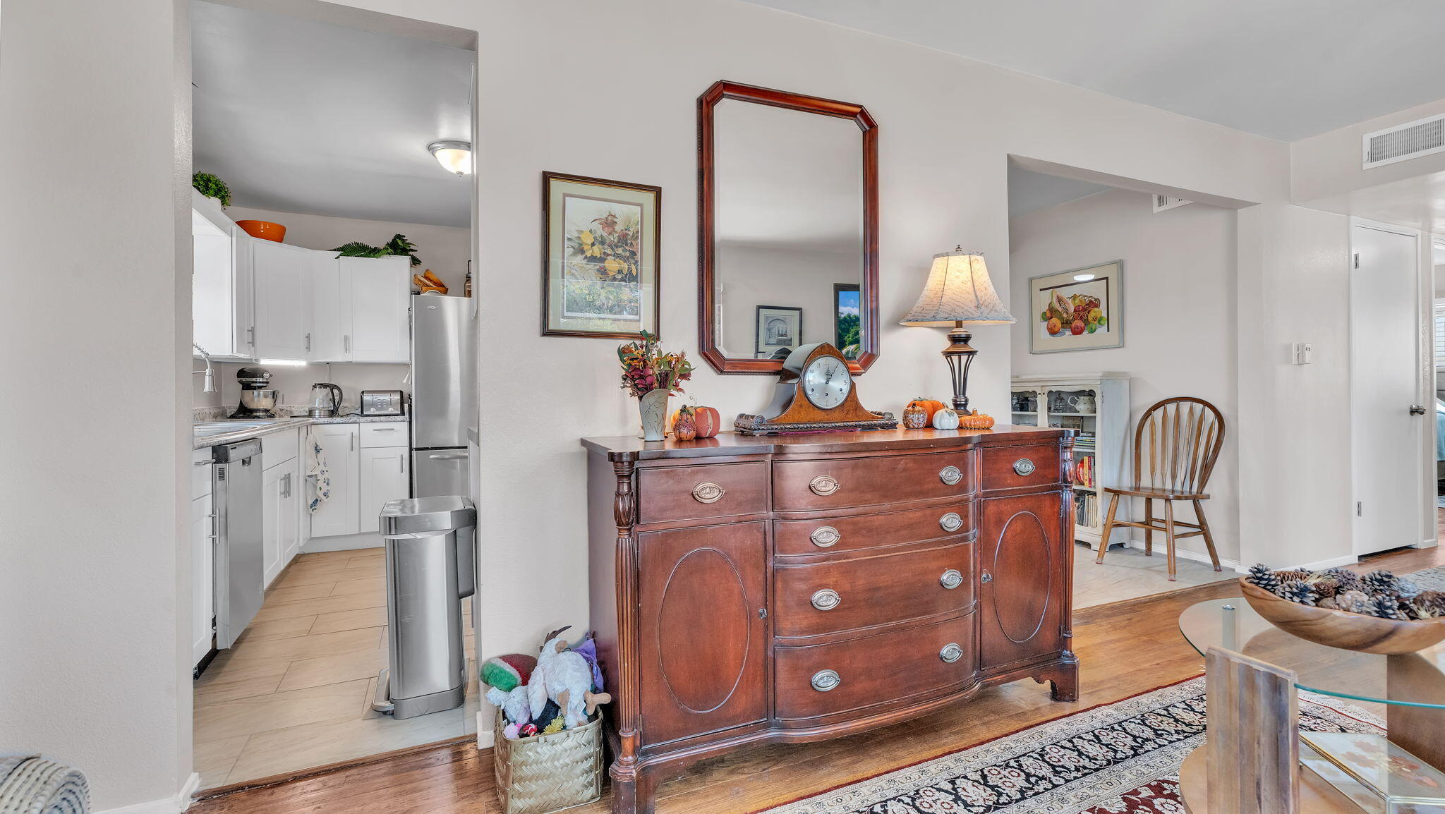 2354 VALENCIA Drive NE