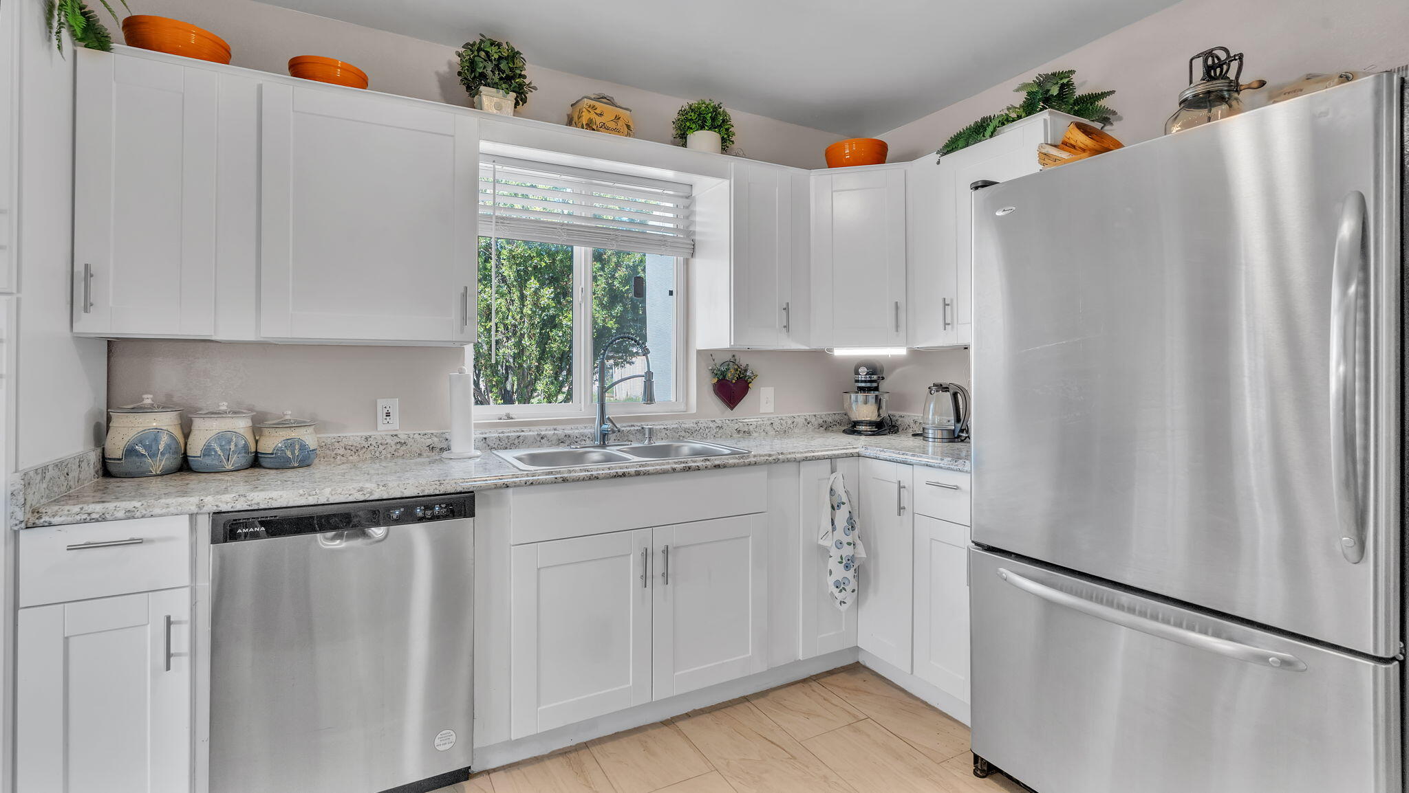 2354 VALENCIA Drive NE