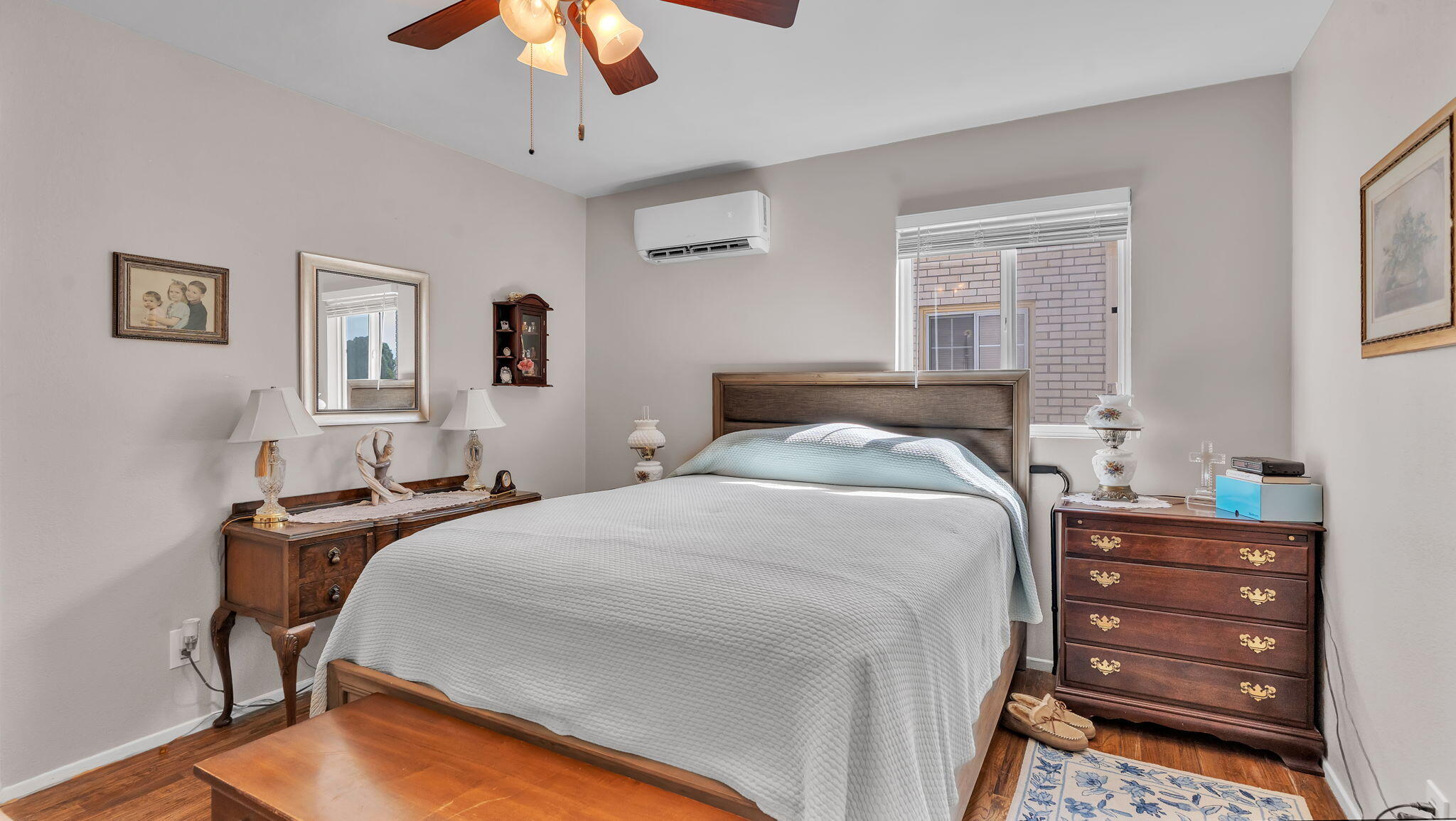 2354 VALENCIA Drive NE