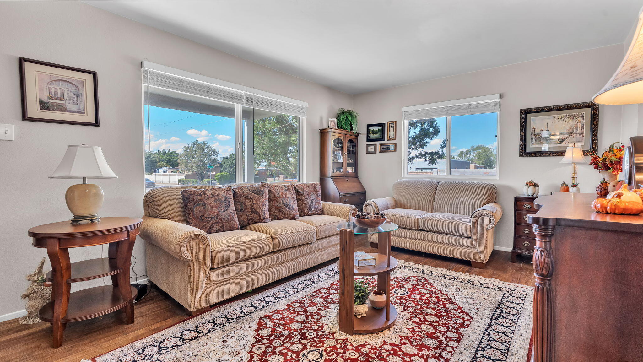 2354 VALENCIA Drive NE