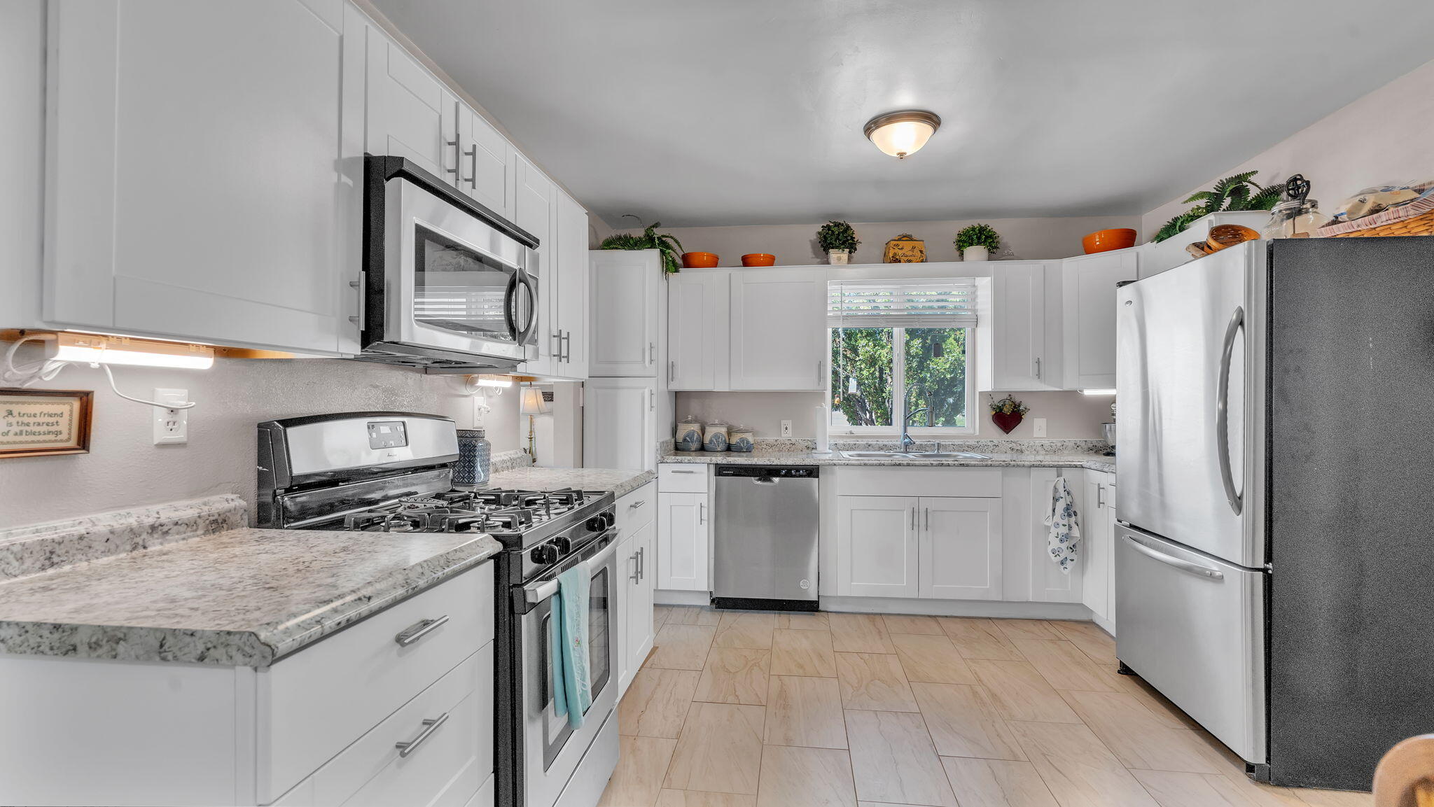 2354 VALENCIA Drive NE