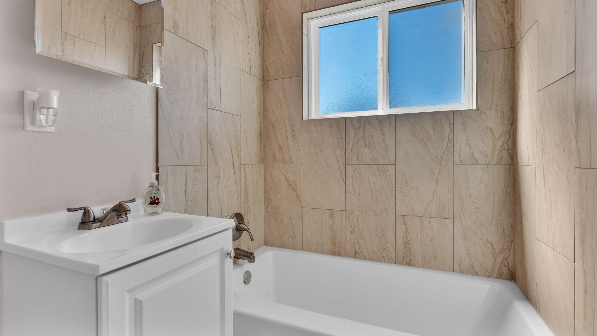 2354 VALENCIA Drive NE