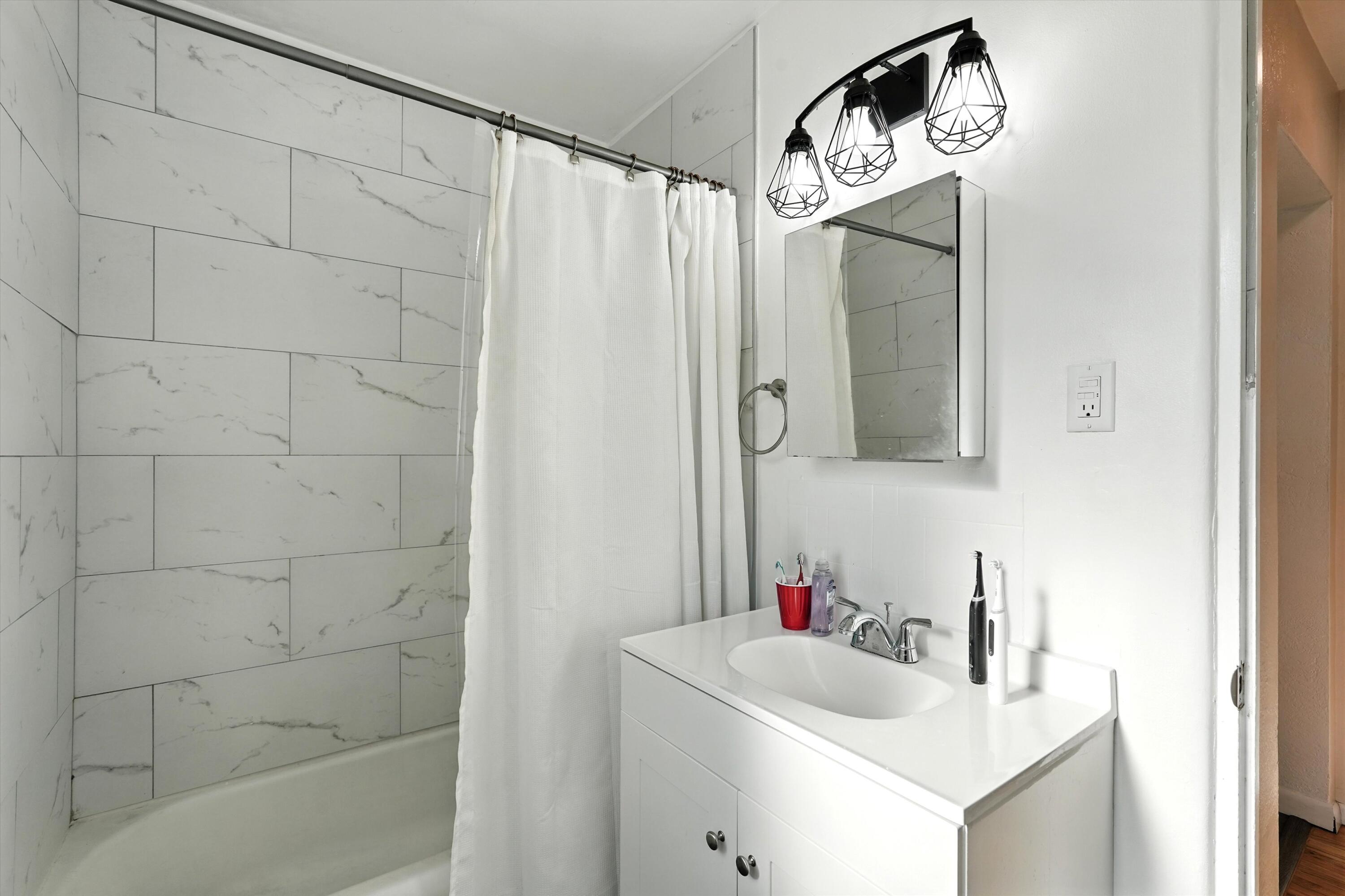 1821 Alvarado Drive NE