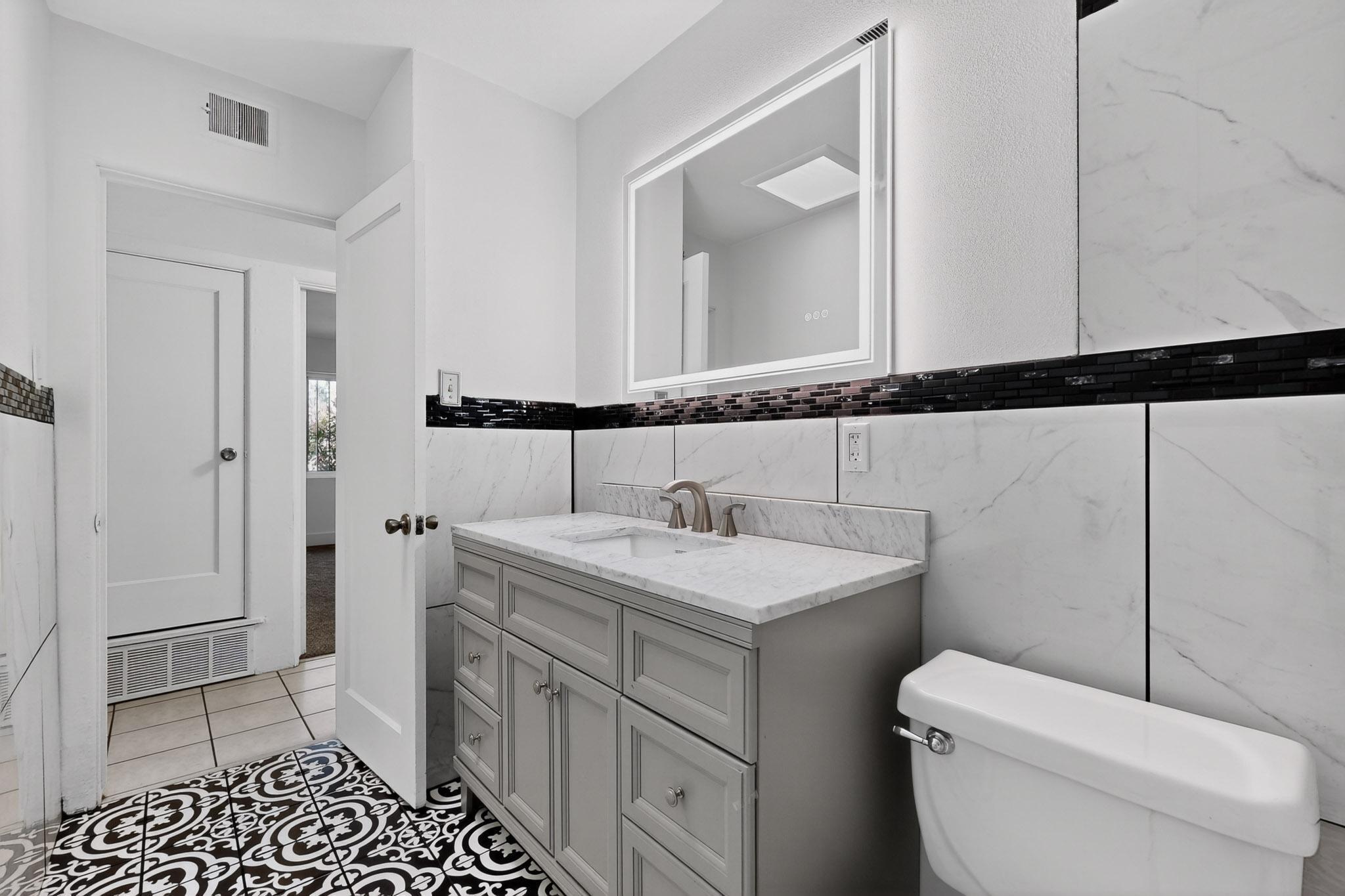 2026 VERMONT Street NE