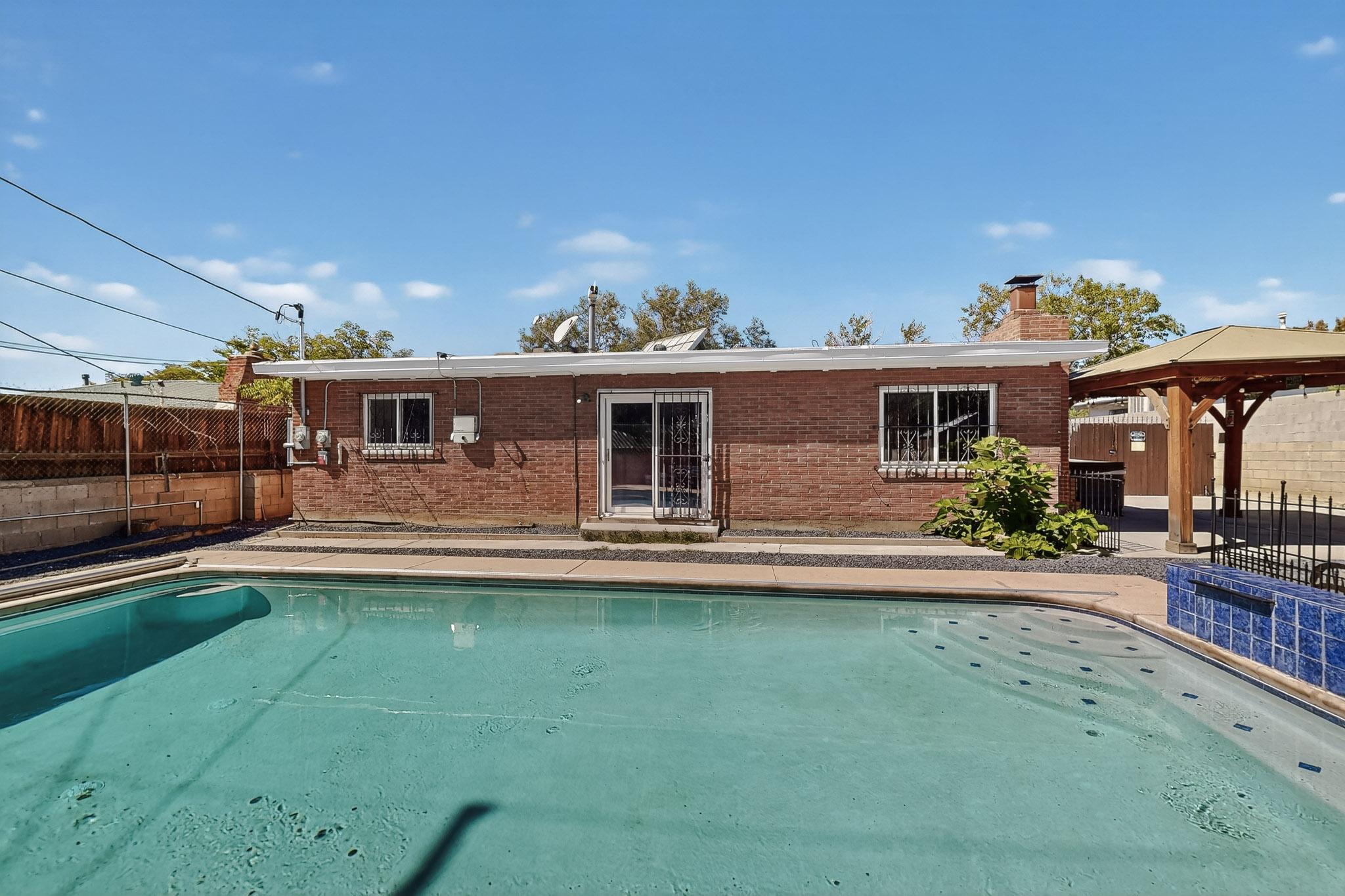 2026 VERMONT Street NE