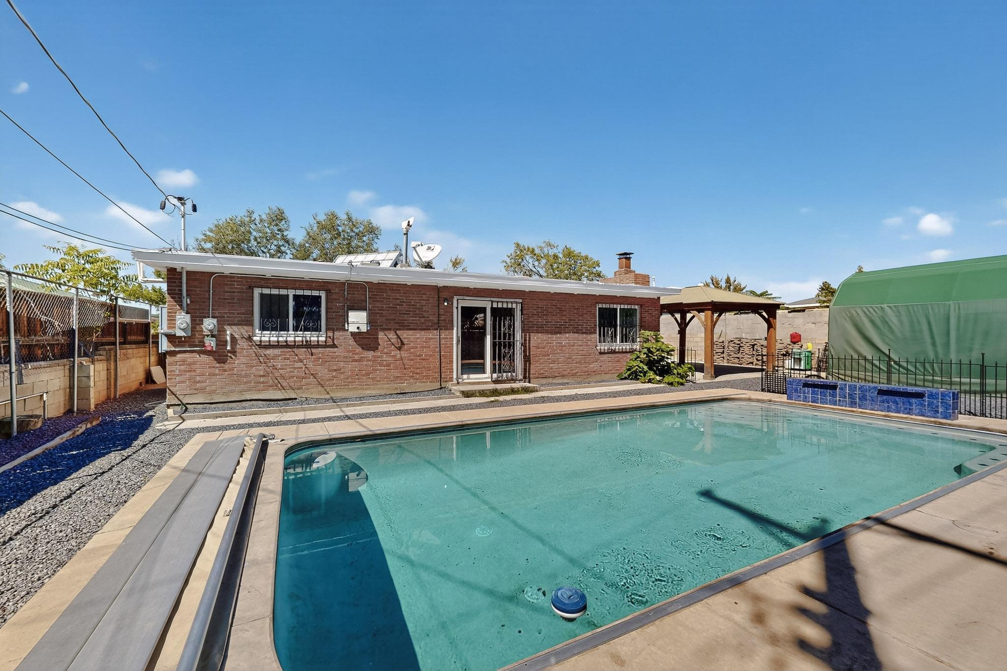 2026 VERMONT Street NE