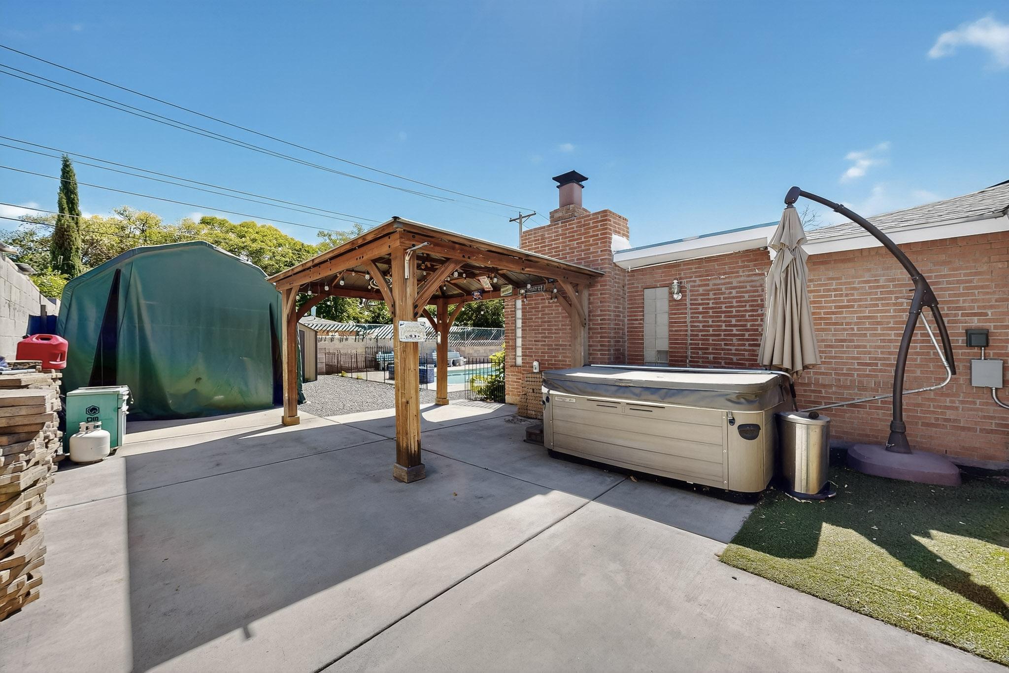 2026 VERMONT Street NE