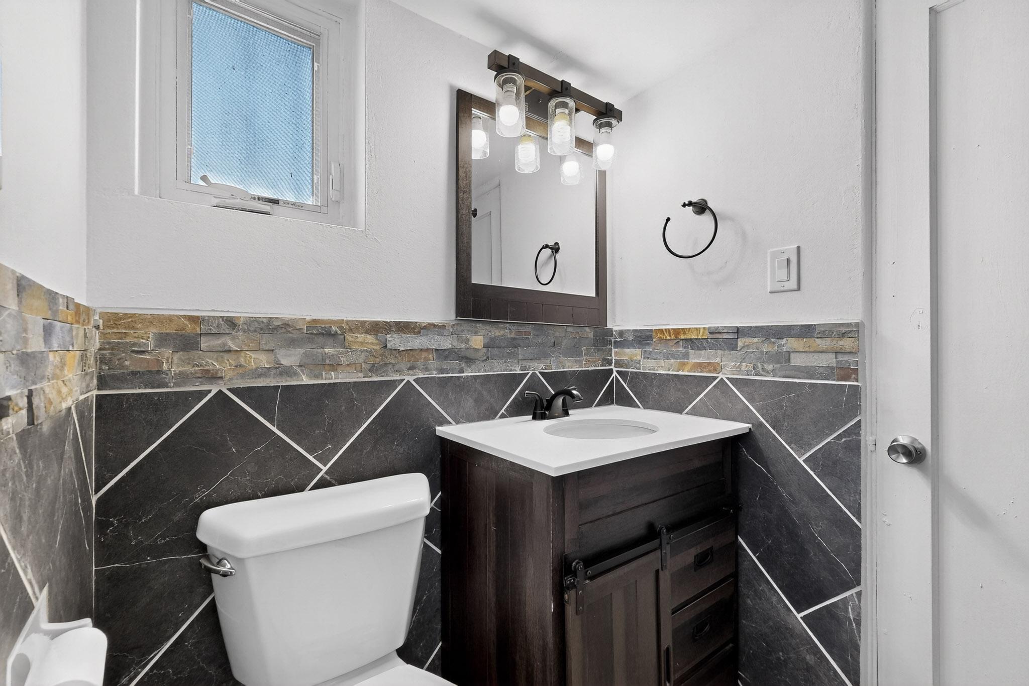 2026 VERMONT Street NE