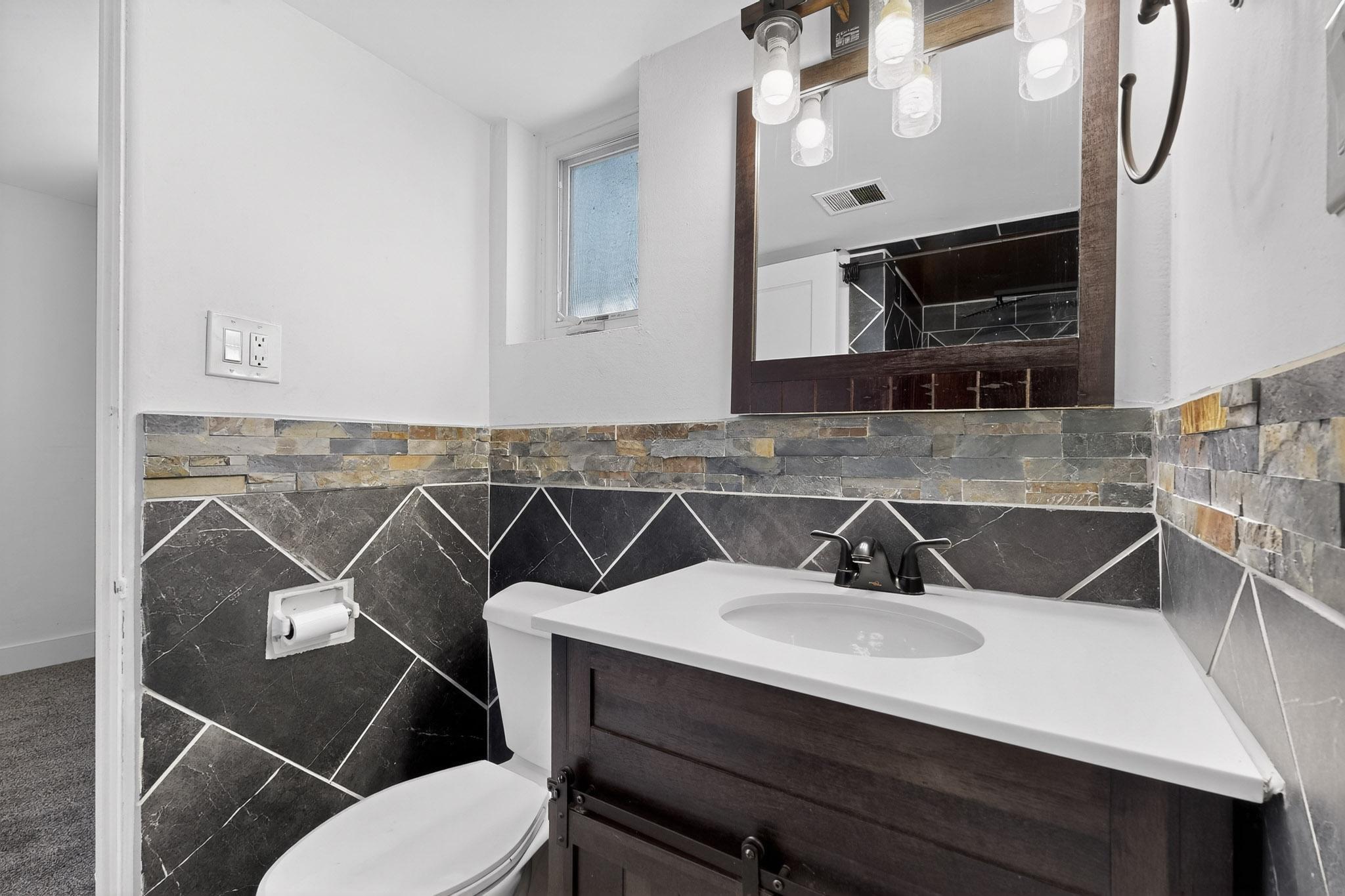 2026 VERMONT Street NE