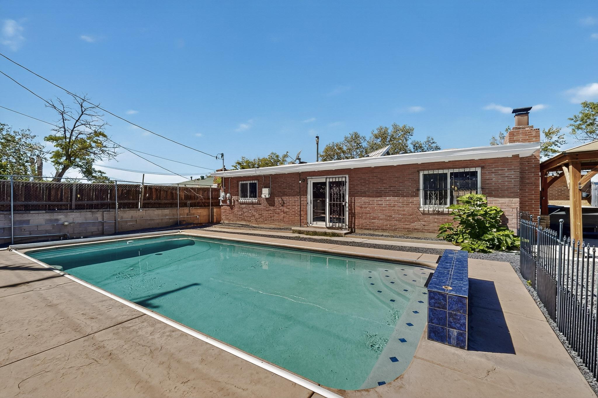 2026 VERMONT Street NE