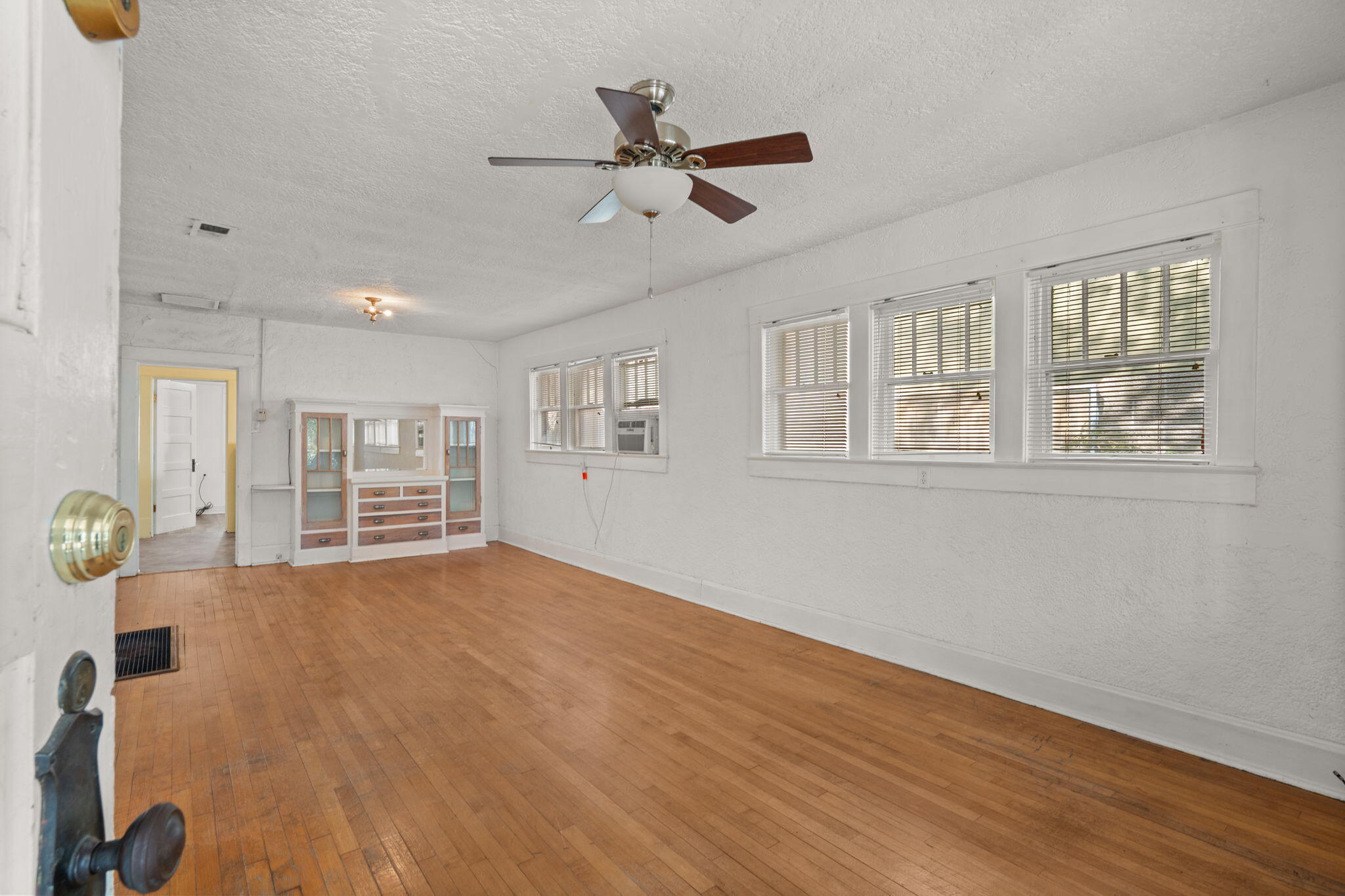 813 MARQUETTE Avenue NW