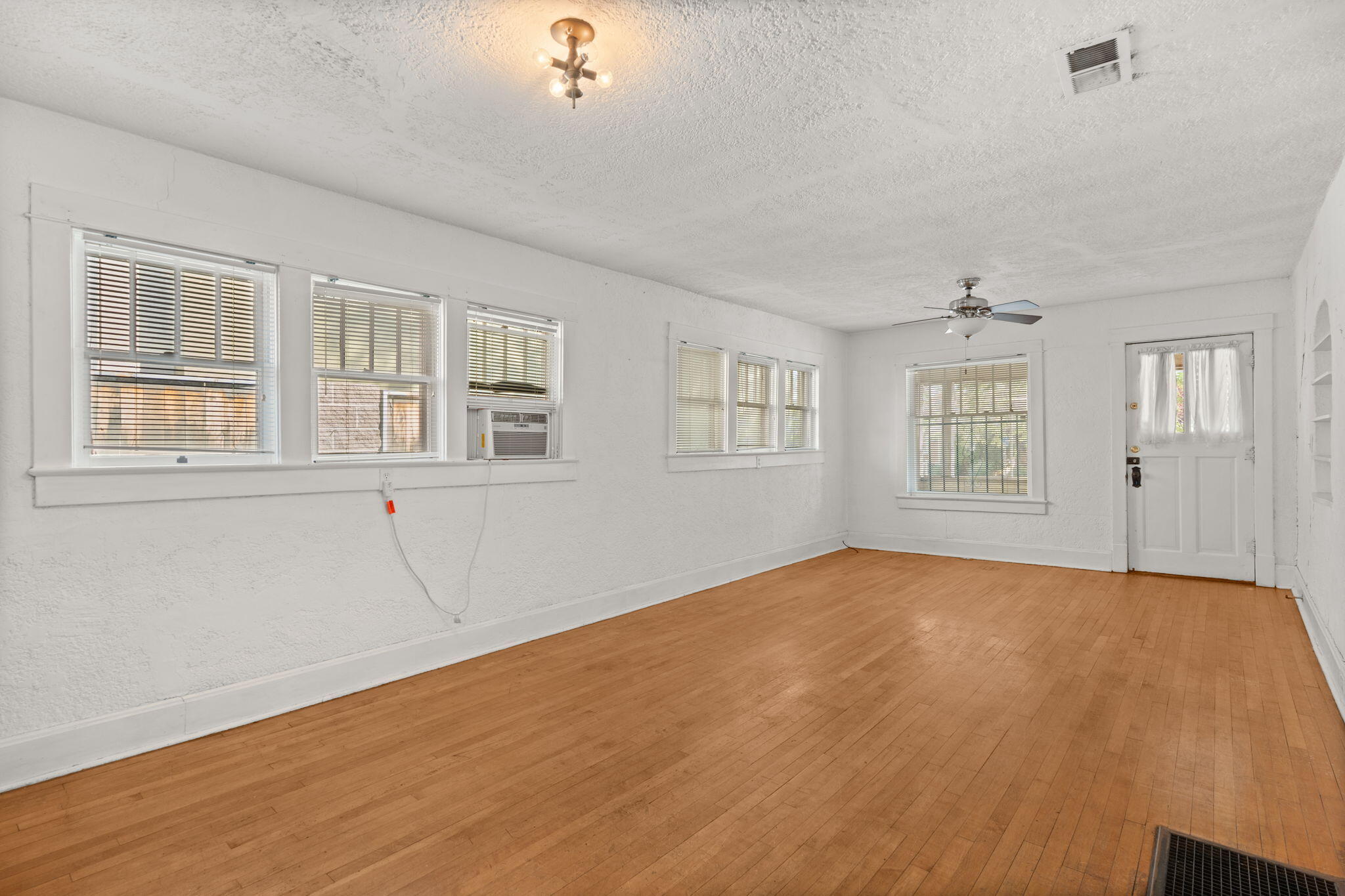 813 MARQUETTE Avenue NW