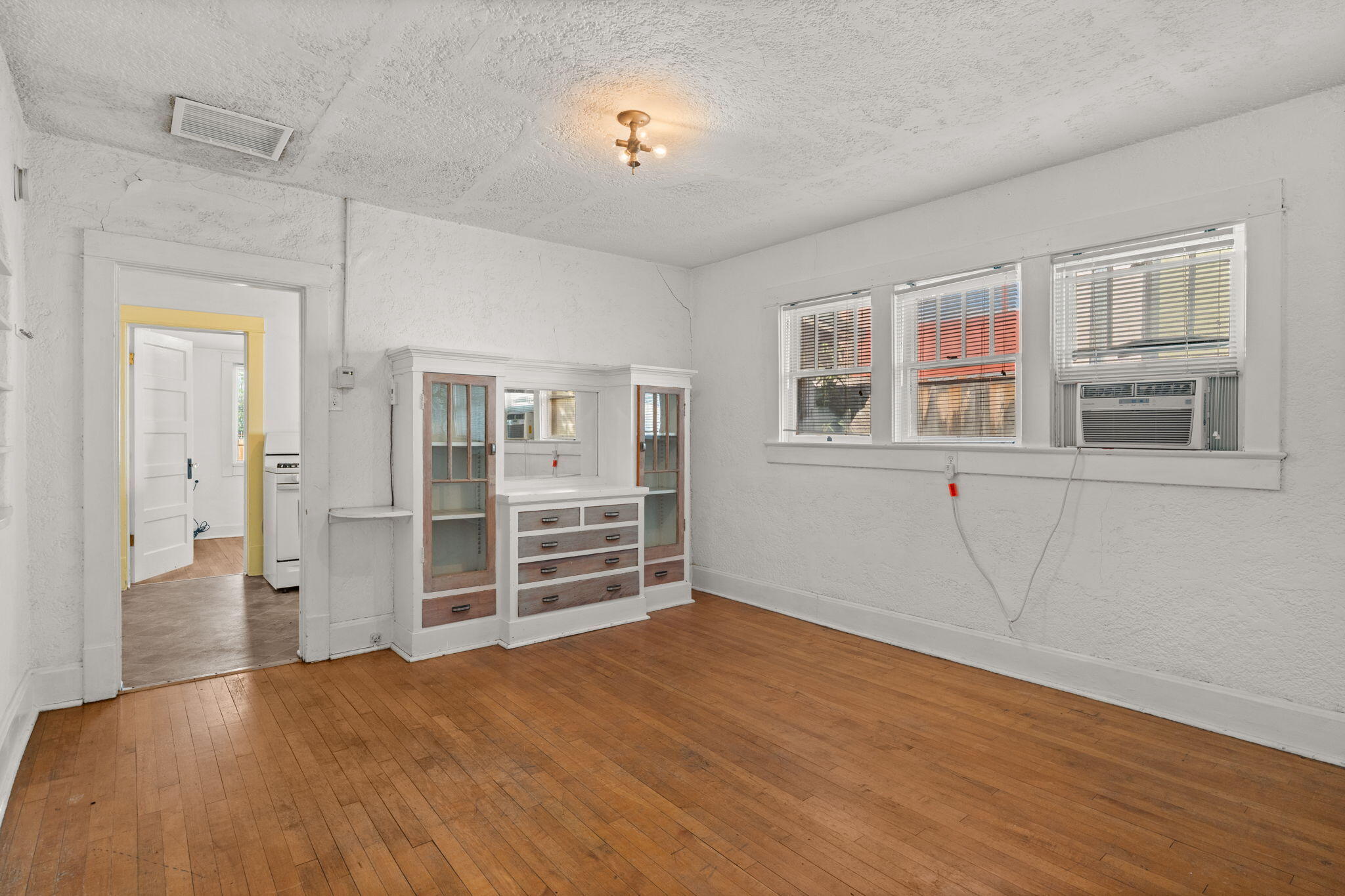 813 MARQUETTE Avenue NW