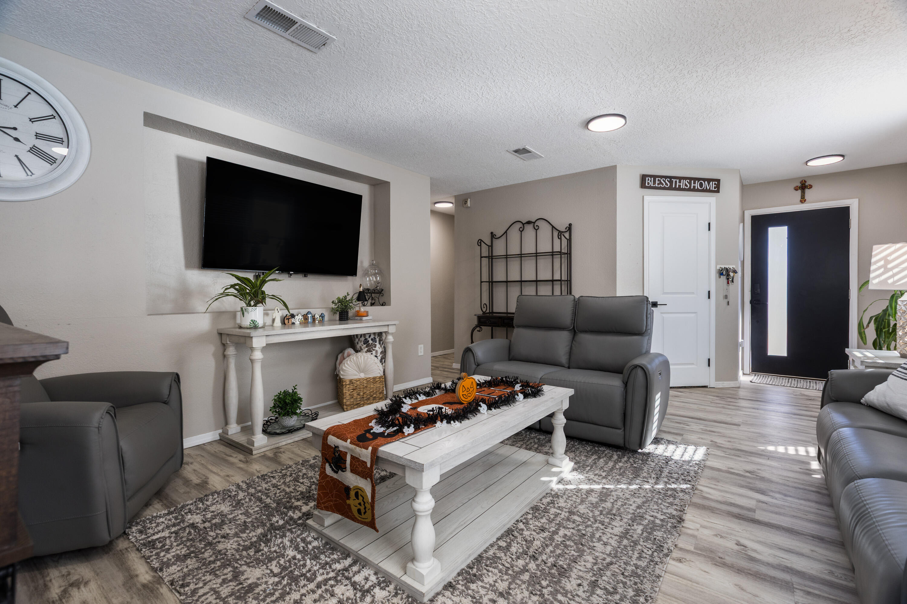 9409 DESERT PINE Avenue SW