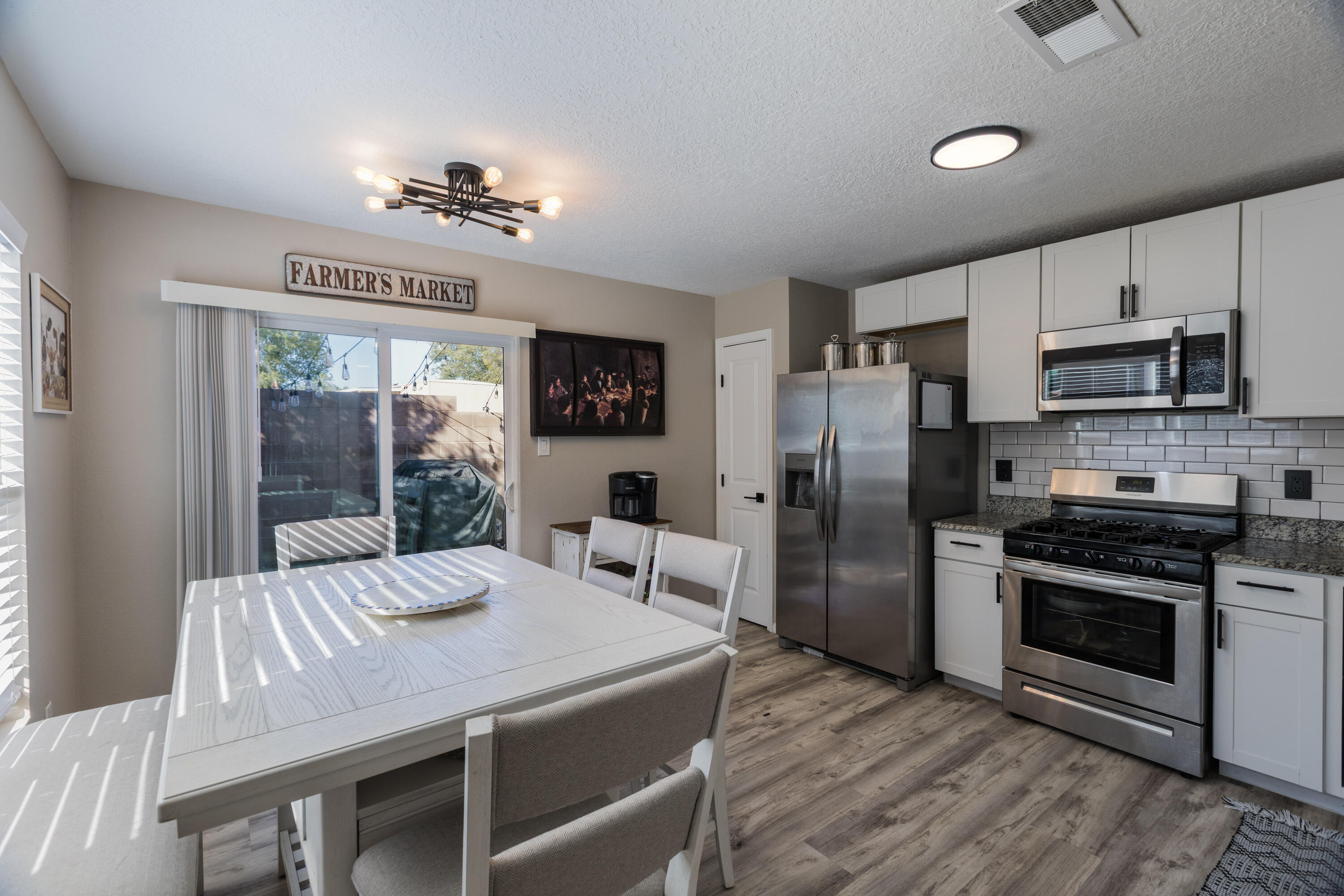 9409 DESERT PINE Avenue SW