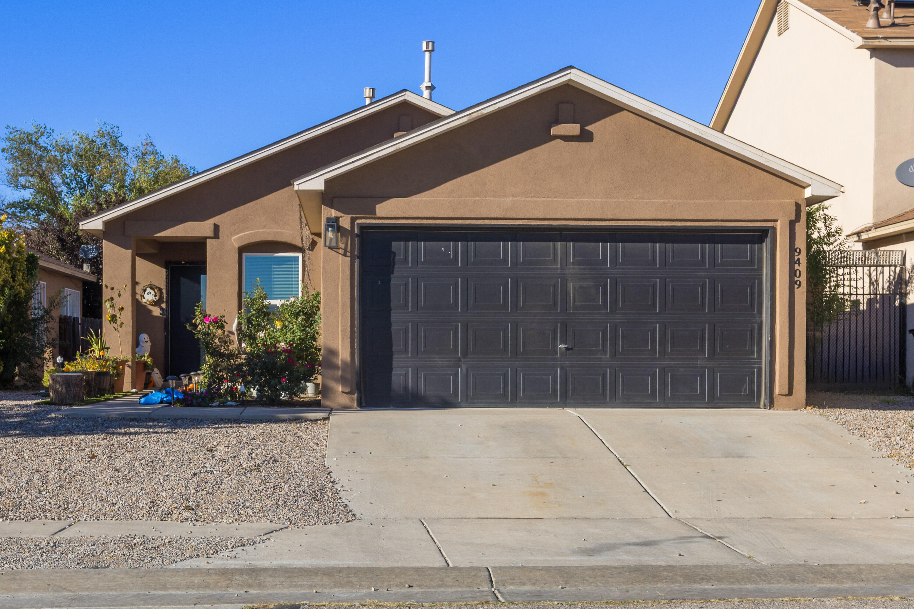 9409 DESERT PINE Avenue SW