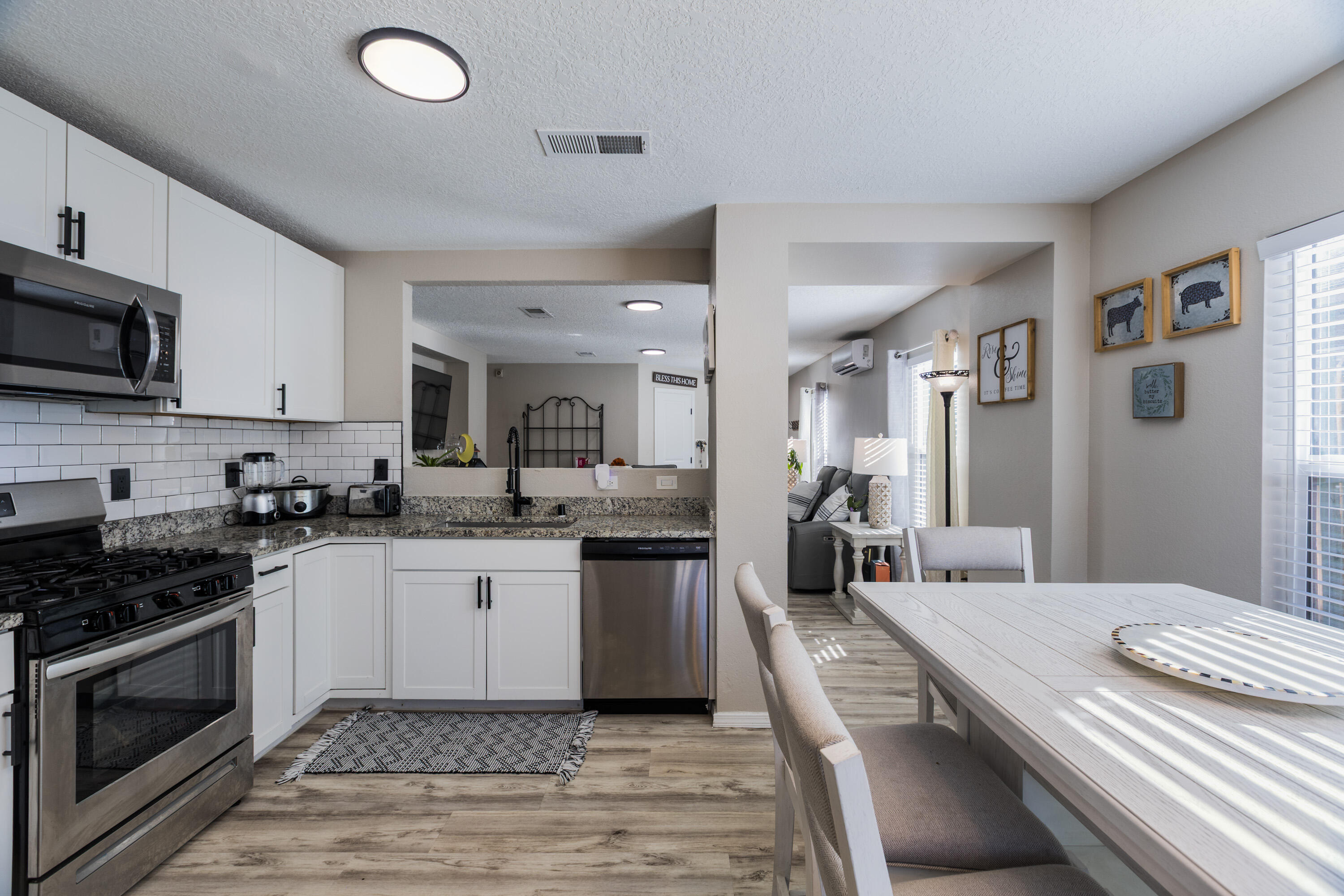 9409 DESERT PINE Avenue SW