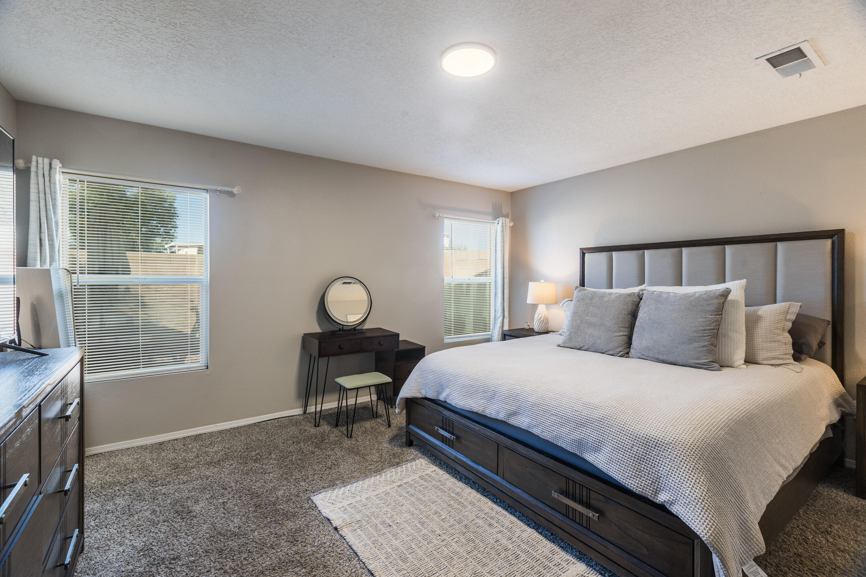 9409 DESERT PINE Avenue SW