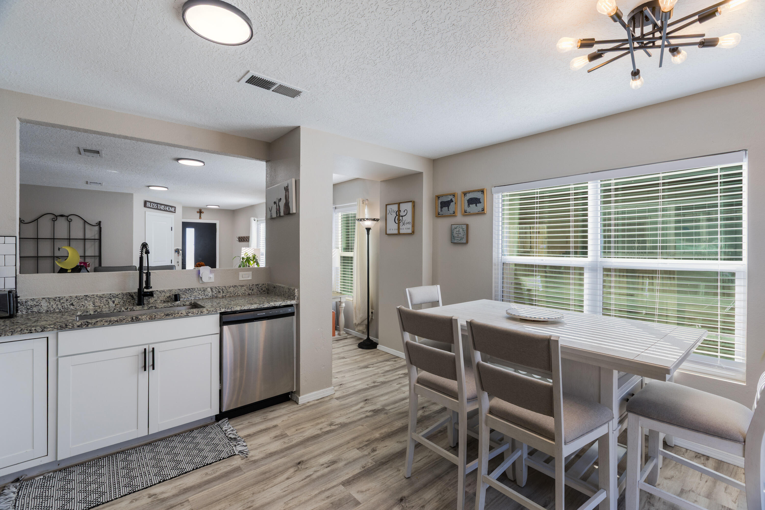 9409 DESERT PINE Avenue SW