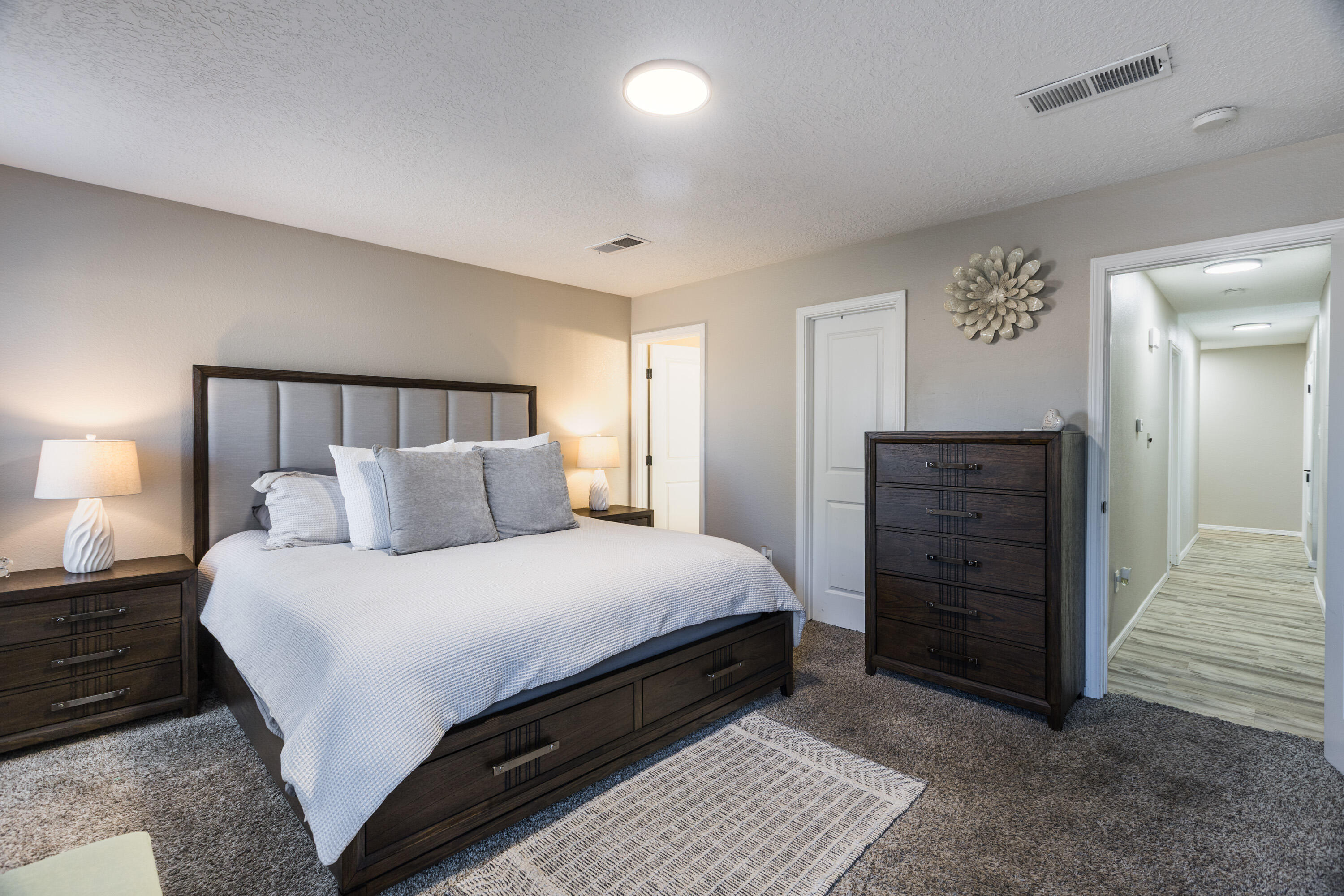 9409 DESERT PINE Avenue SW