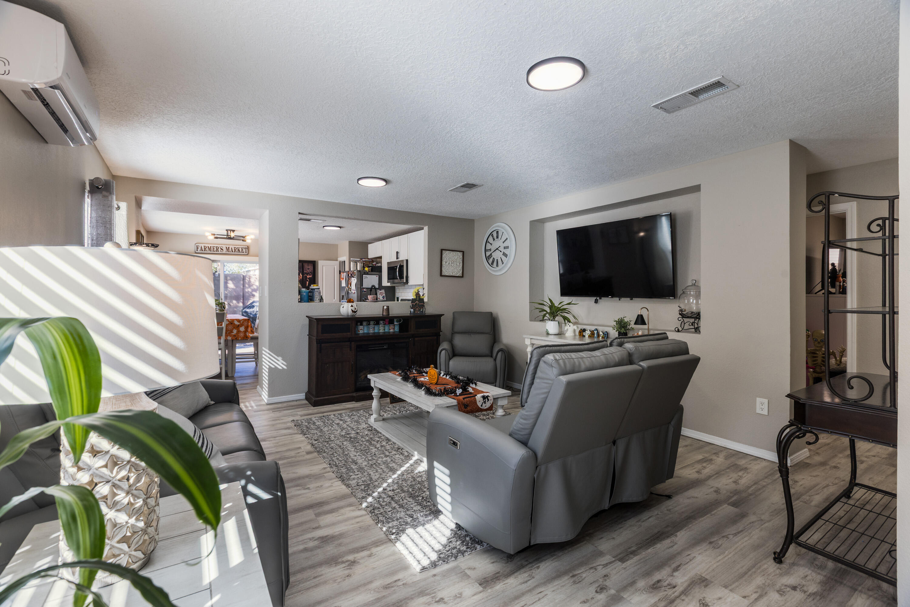 9409 DESERT PINE Avenue SW