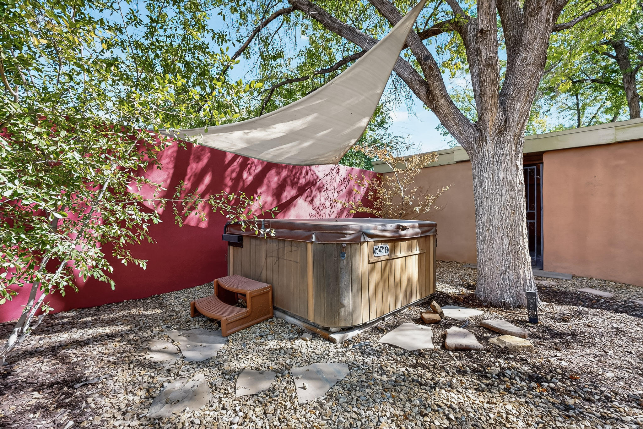 1025 GUADALUPE DEL PRADO Street NW