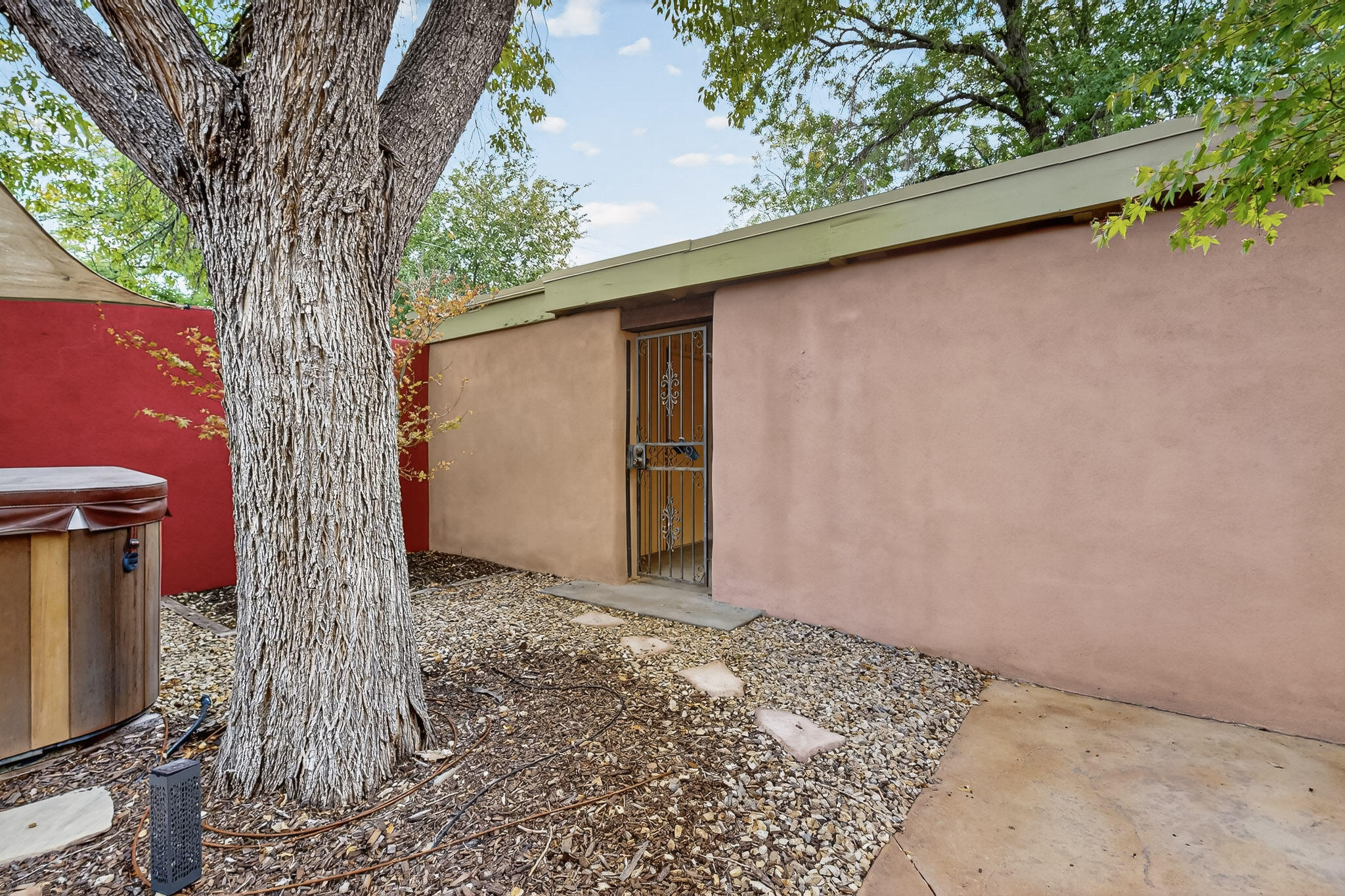 1025 GUADALUPE DEL PRADO Street NW