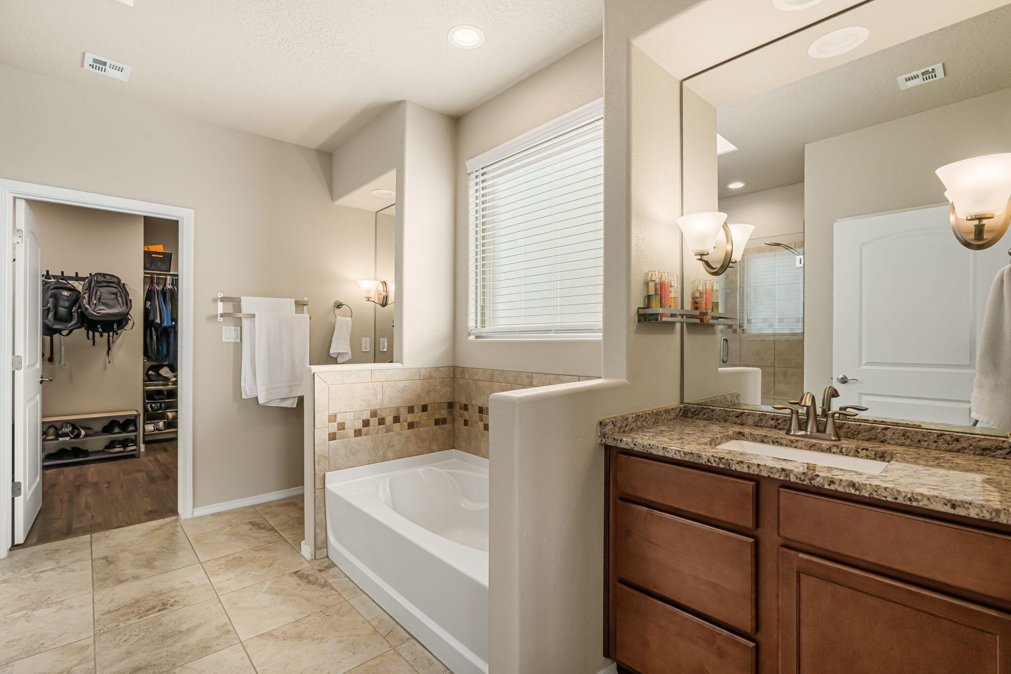 7223 LAGUNA NIGUEL Drive NE