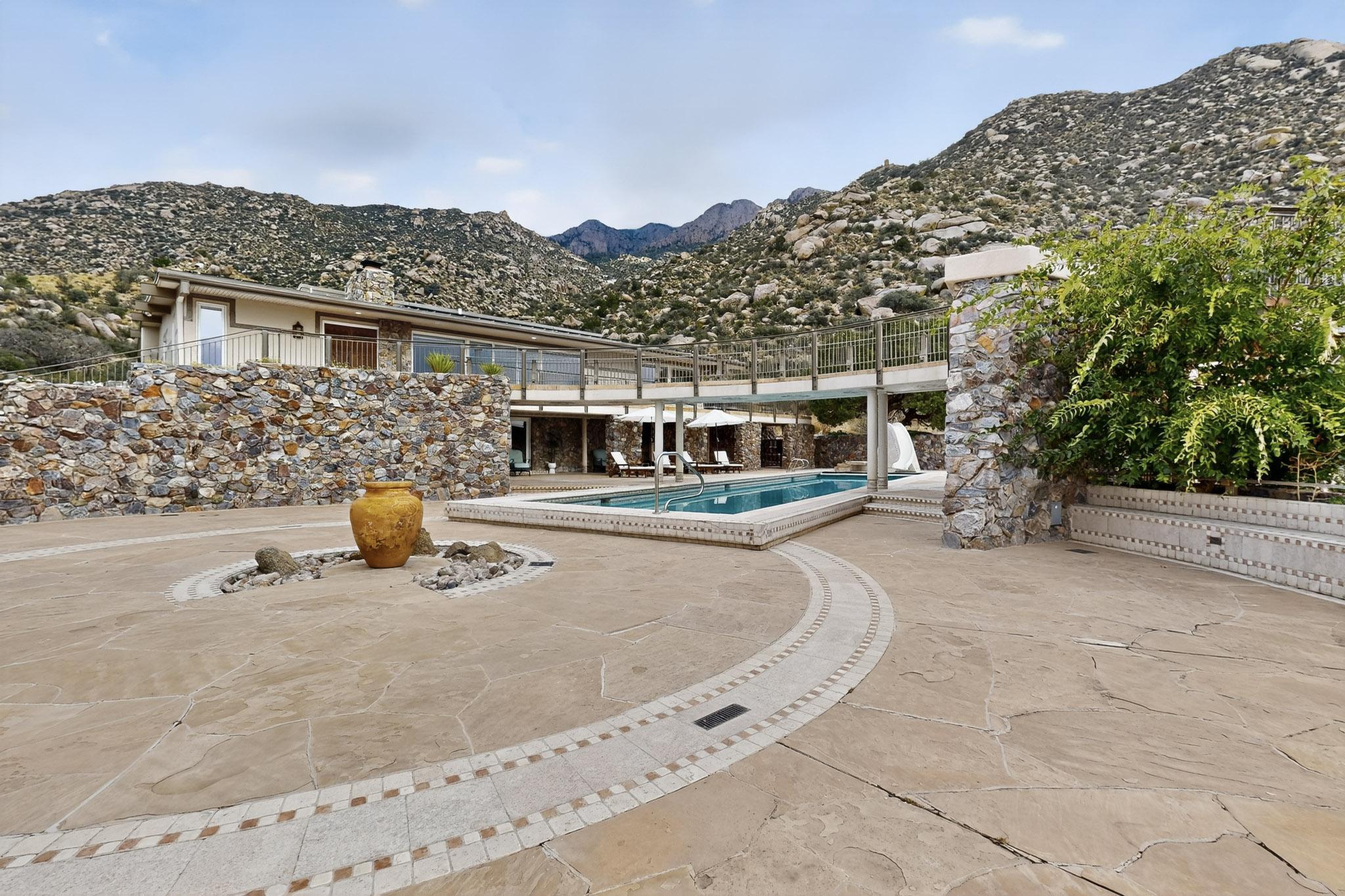 9 Sandia Heights Drive NE