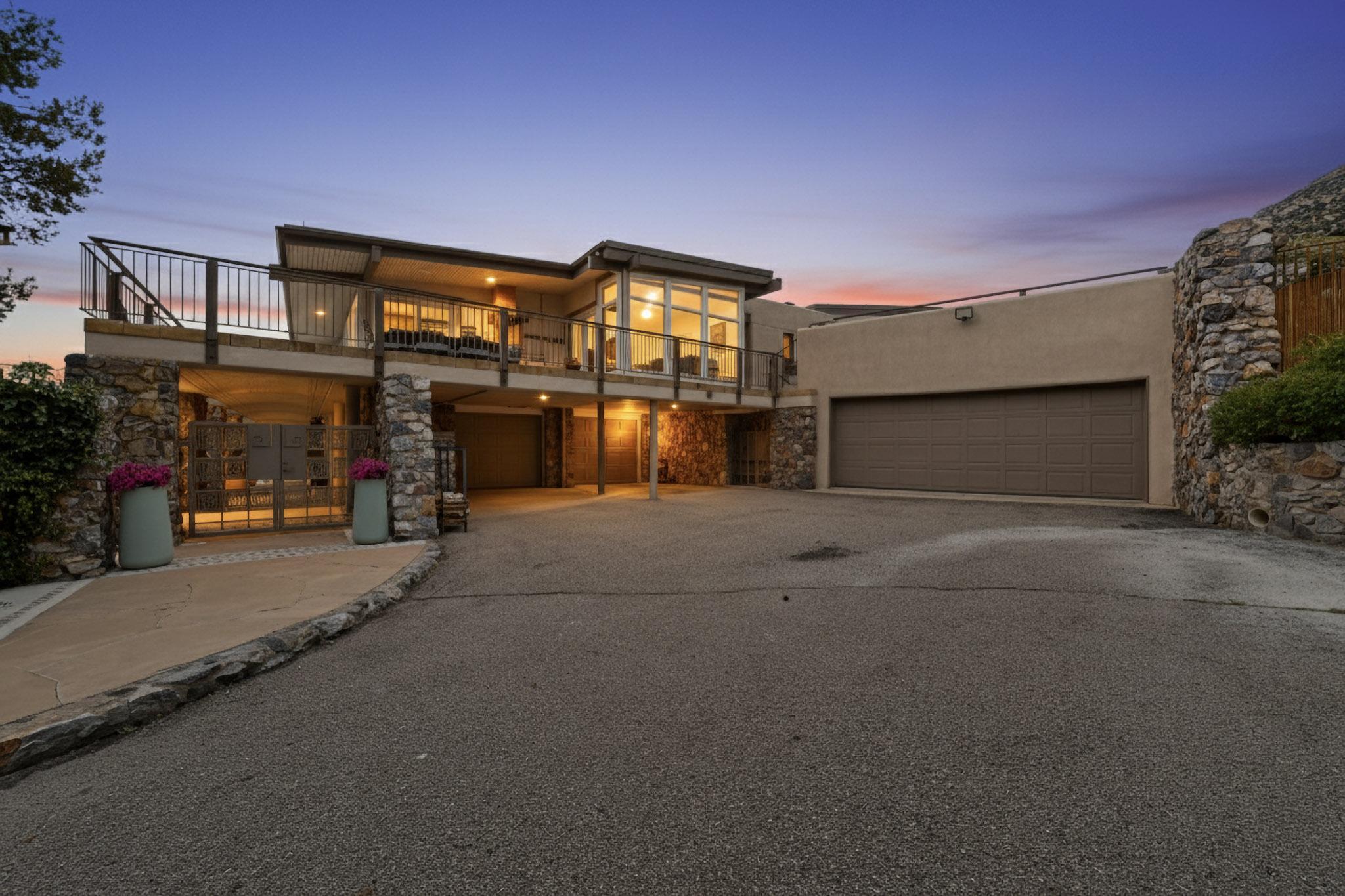 9 Sandia Heights Drive NE