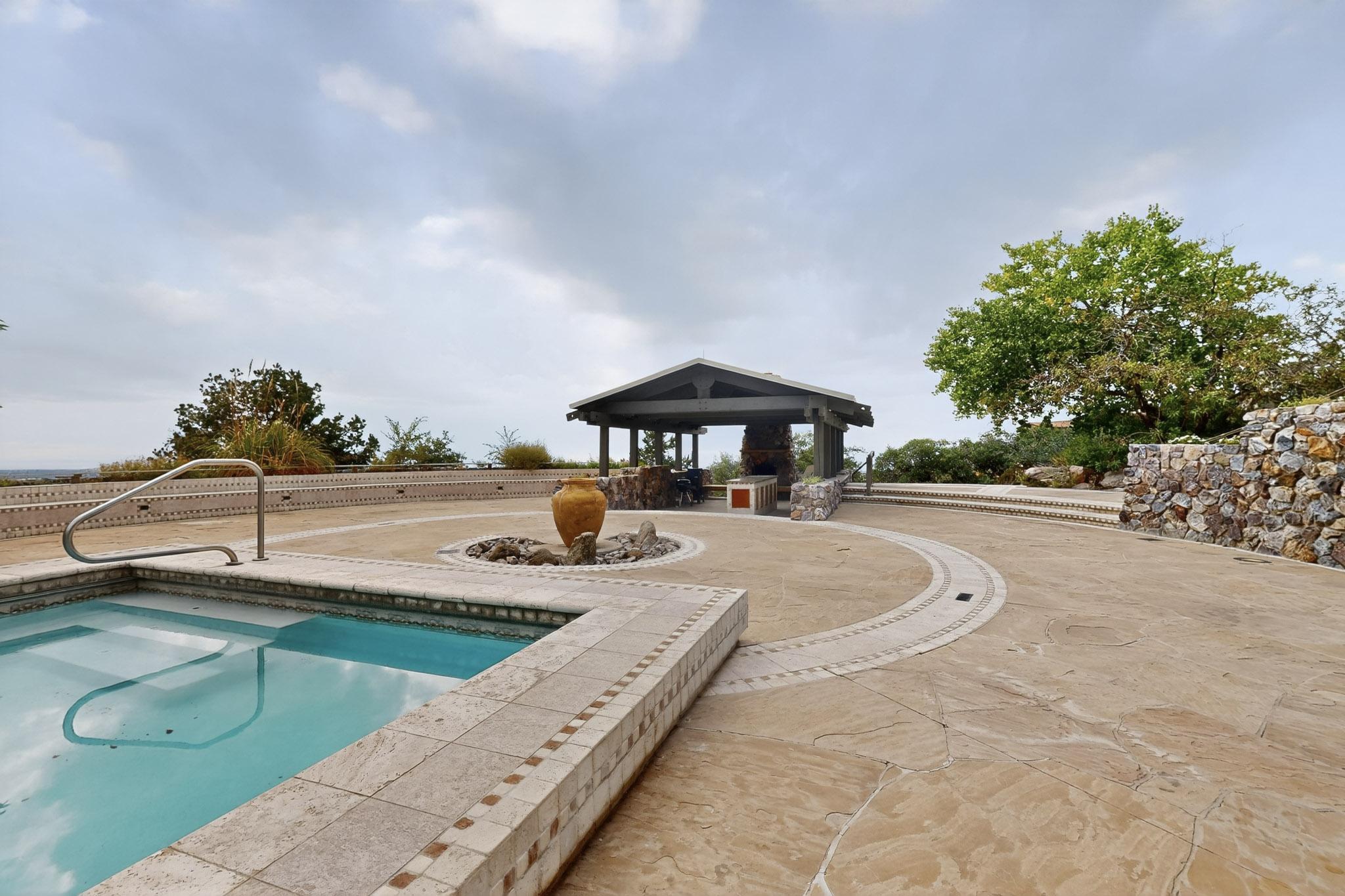 9 Sandia Heights Drive NE