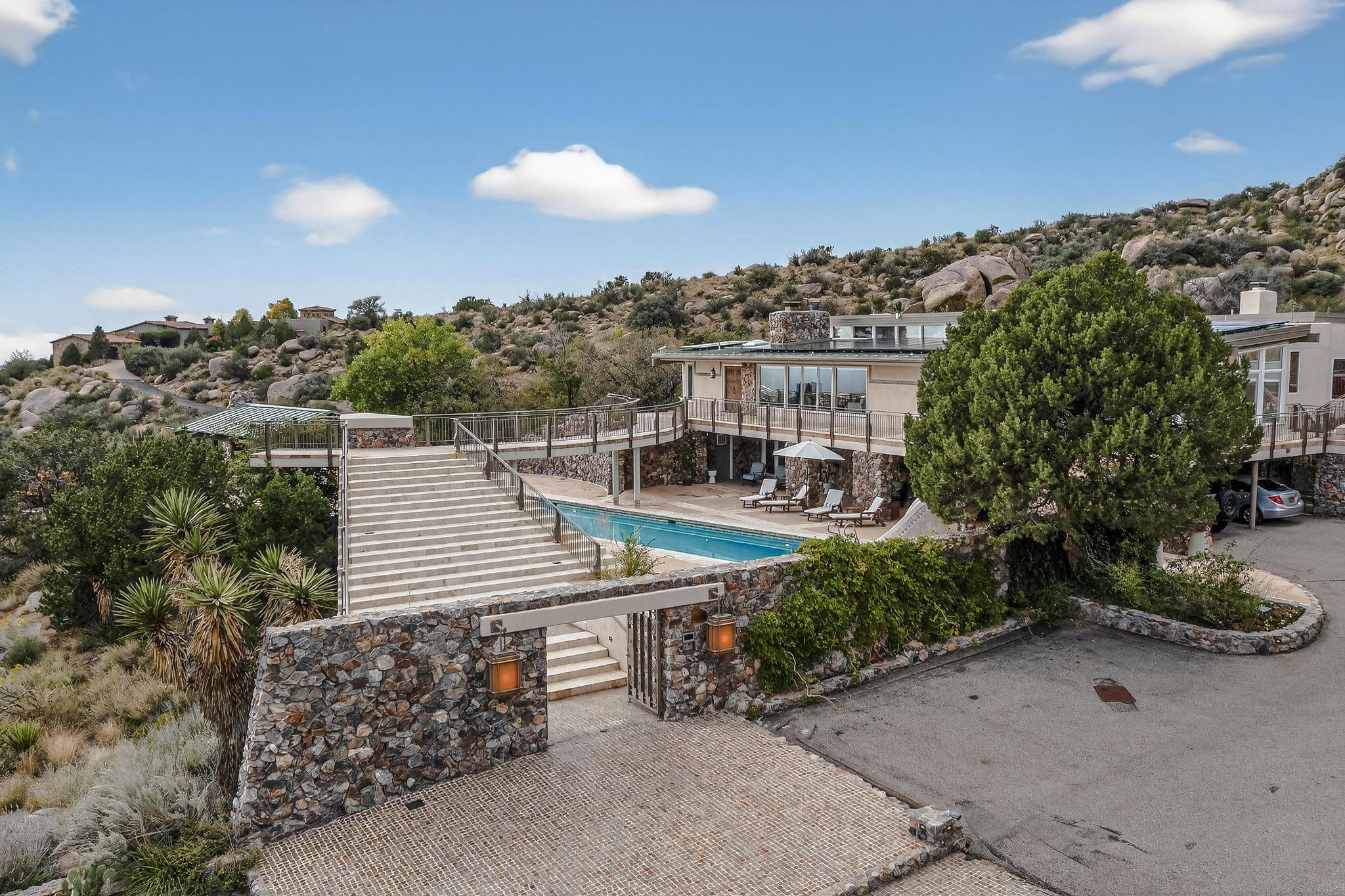 9 Sandia Heights Drive NE