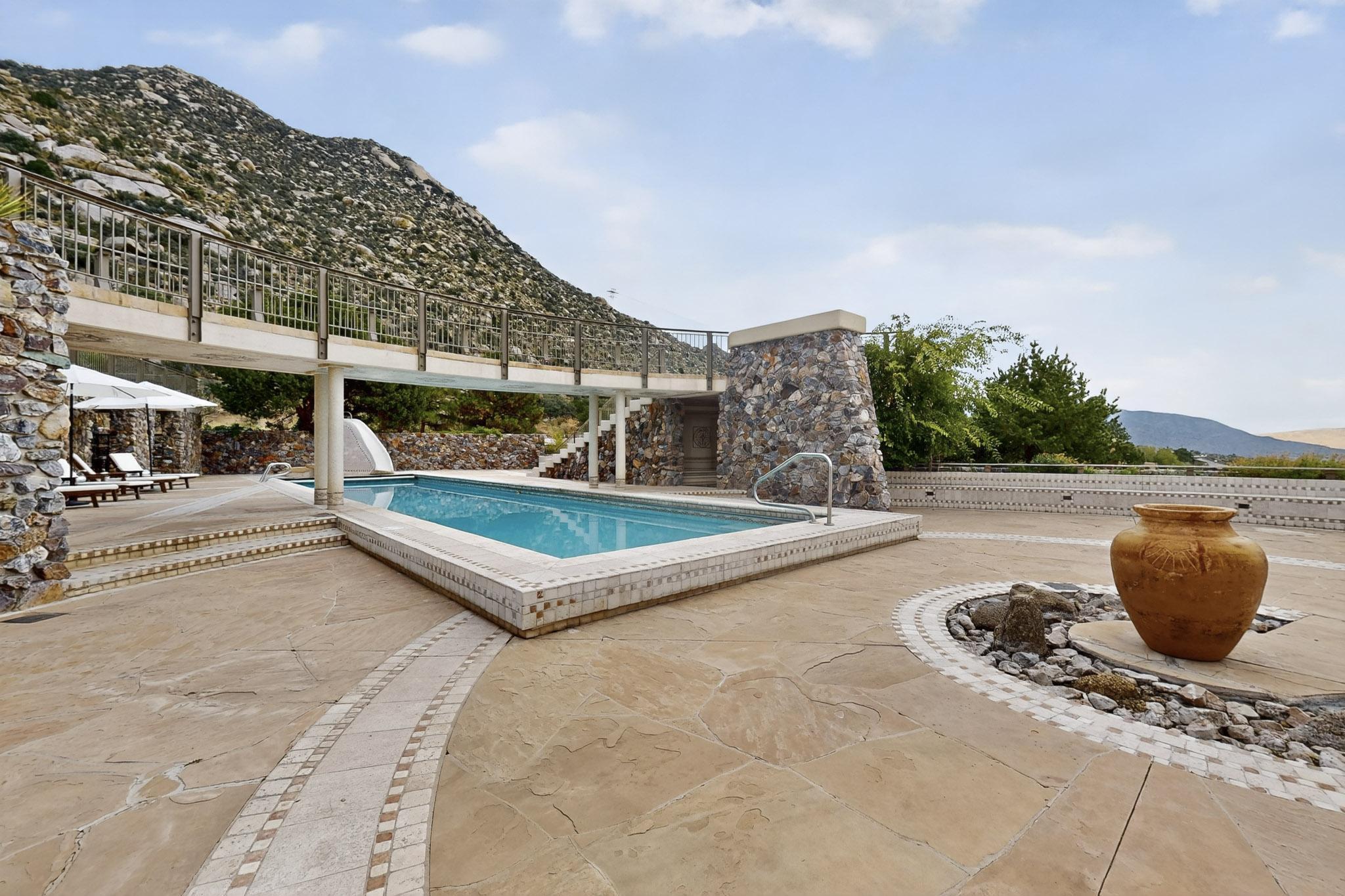 9 Sandia Heights Drive NE