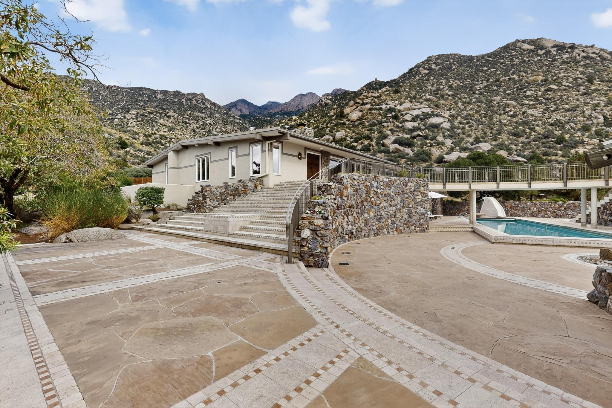 9 Sandia Heights Drive NE