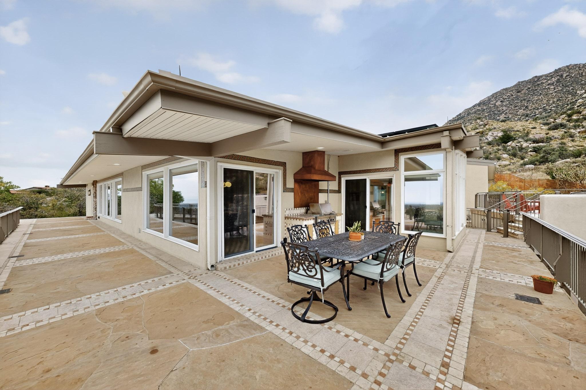 9 Sandia Heights Drive NE