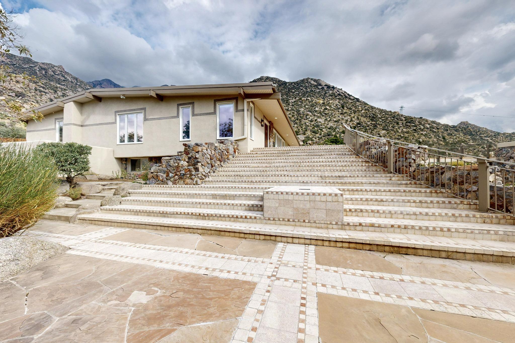 9 Sandia Heights Drive NE