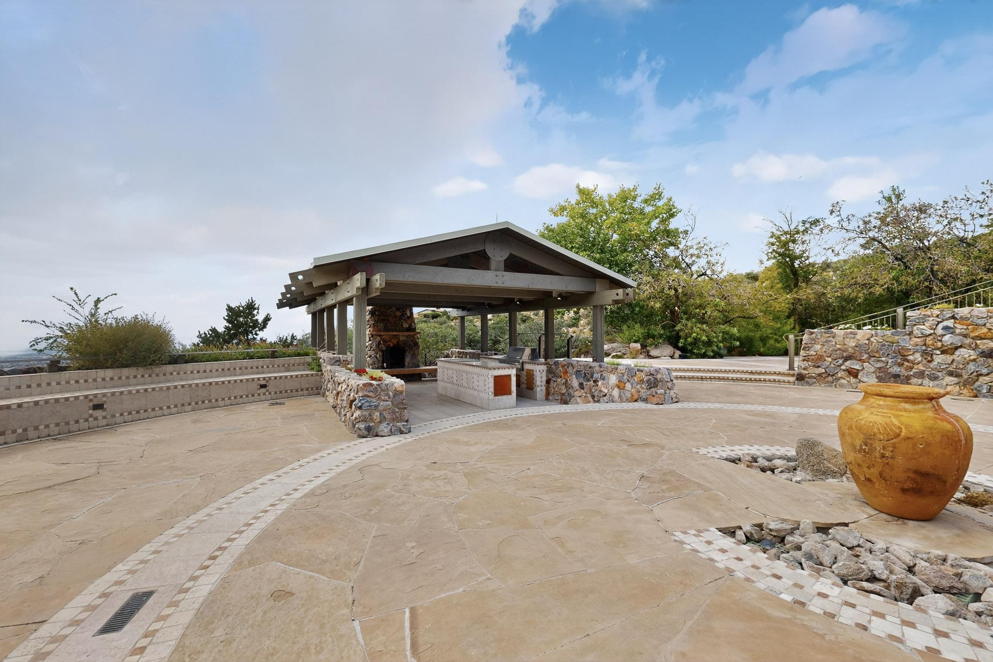 9 Sandia Heights Drive NE