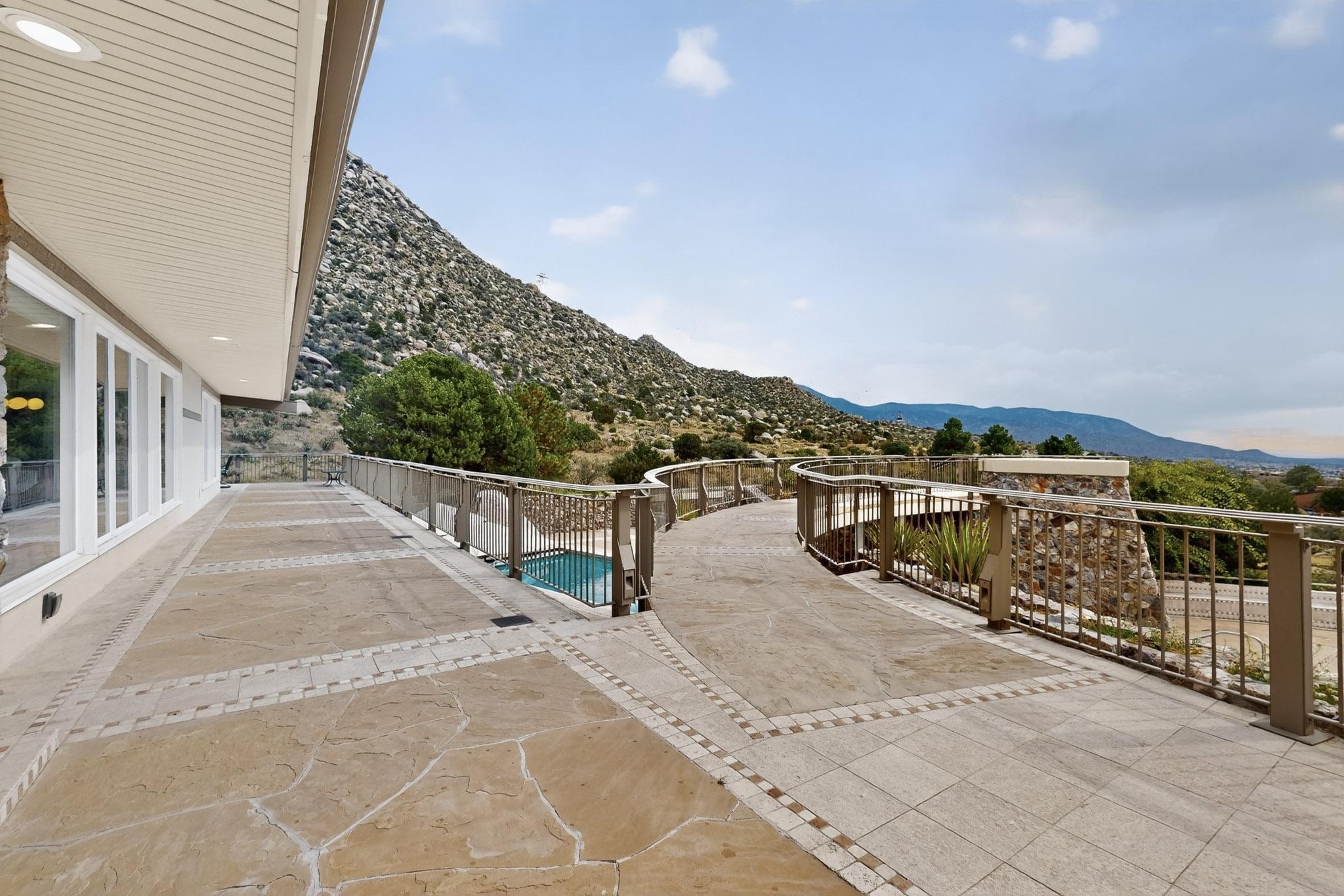 9 Sandia Heights Drive NE