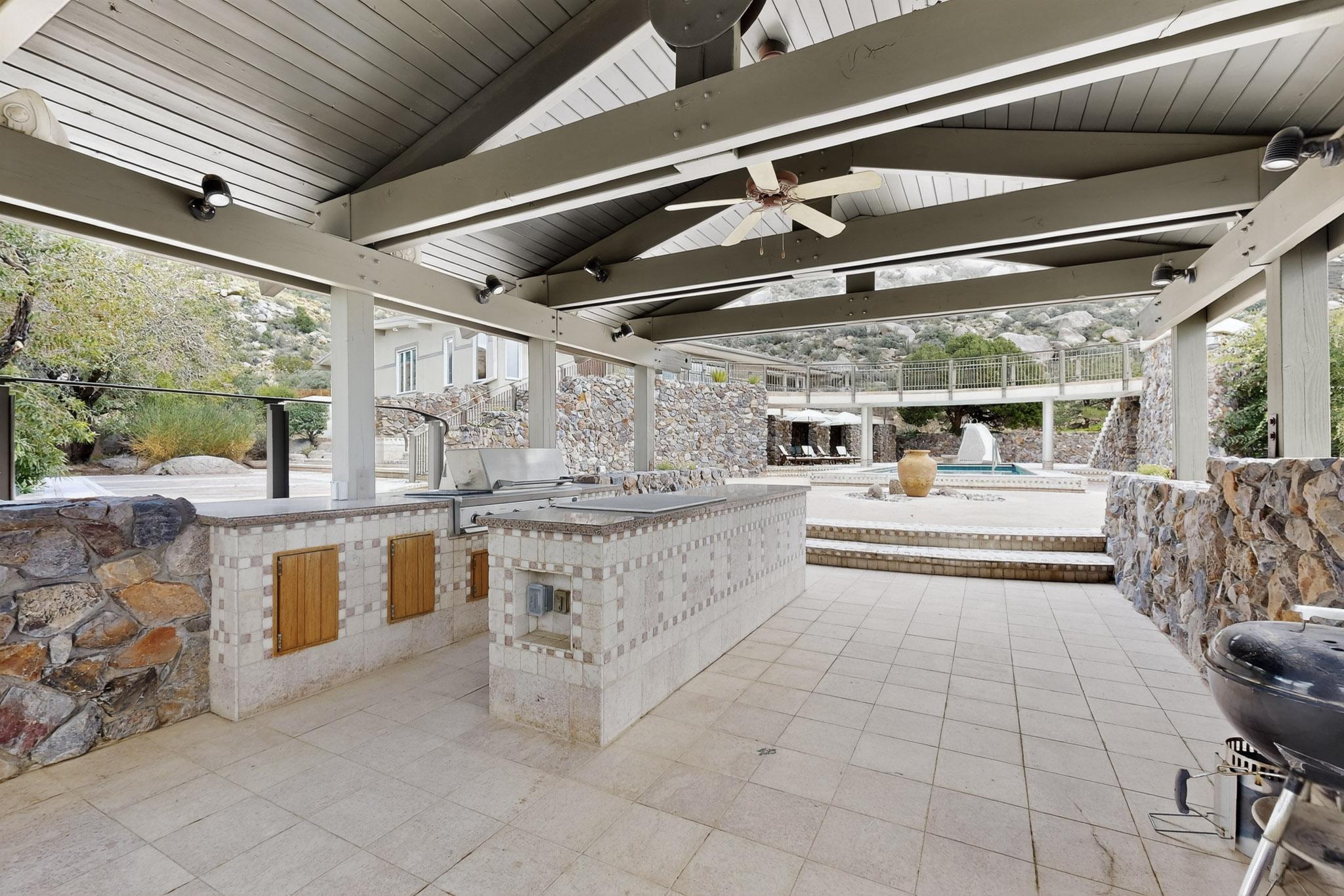 9 Sandia Heights Drive NE