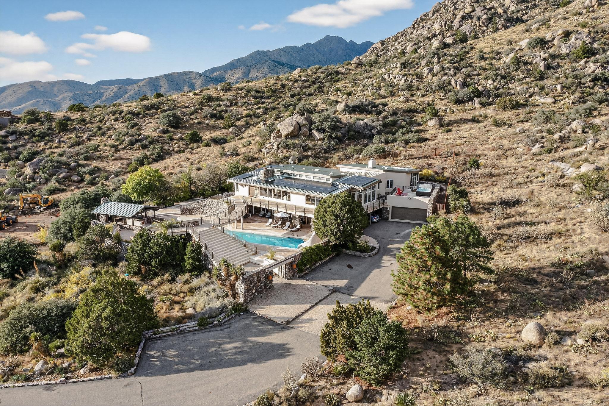 9 Sandia Heights Drive NE