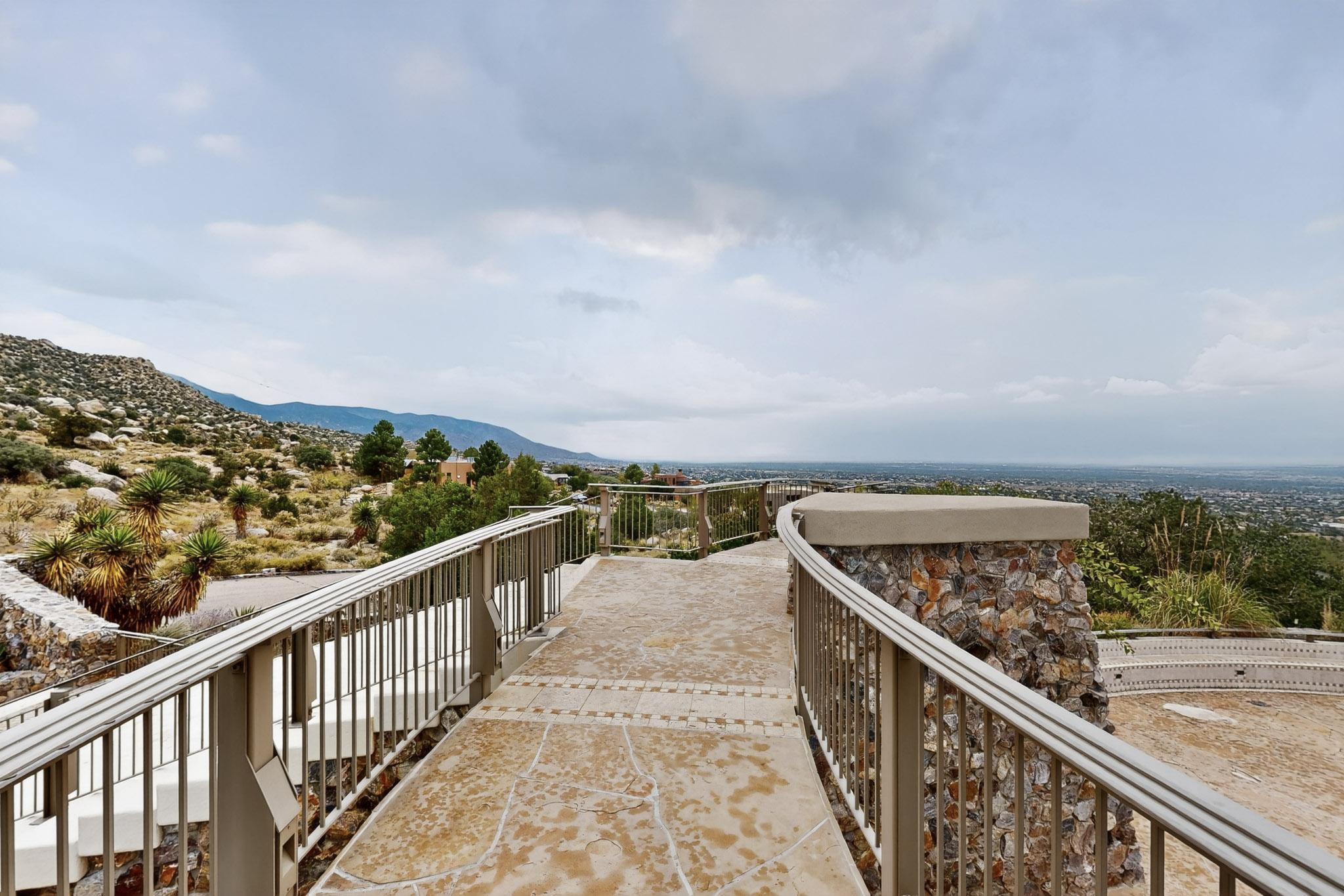 9 Sandia Heights Drive NE