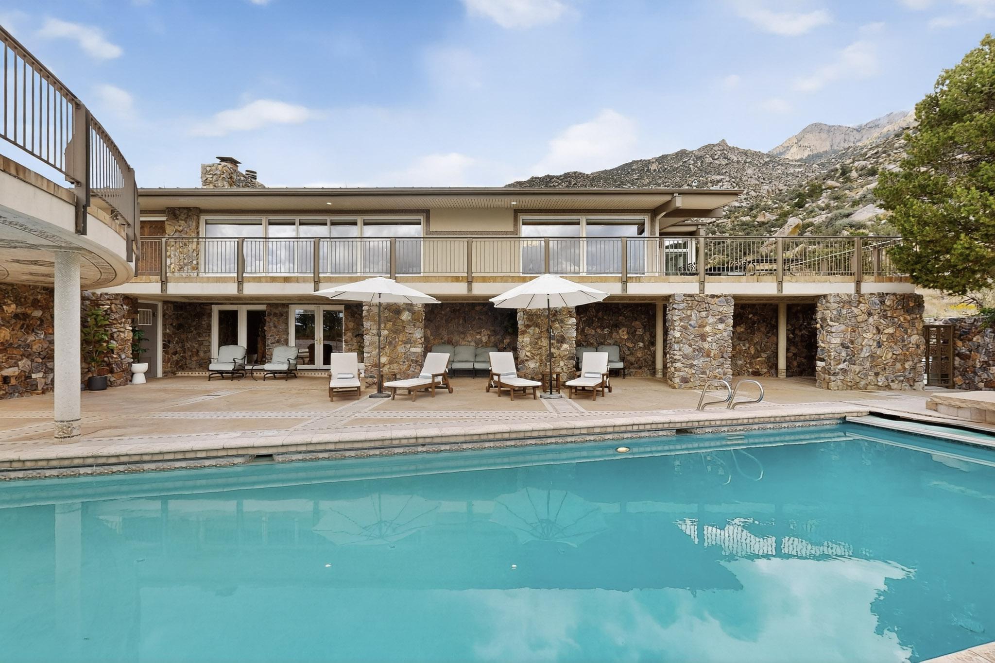 9 Sandia Heights Drive NE