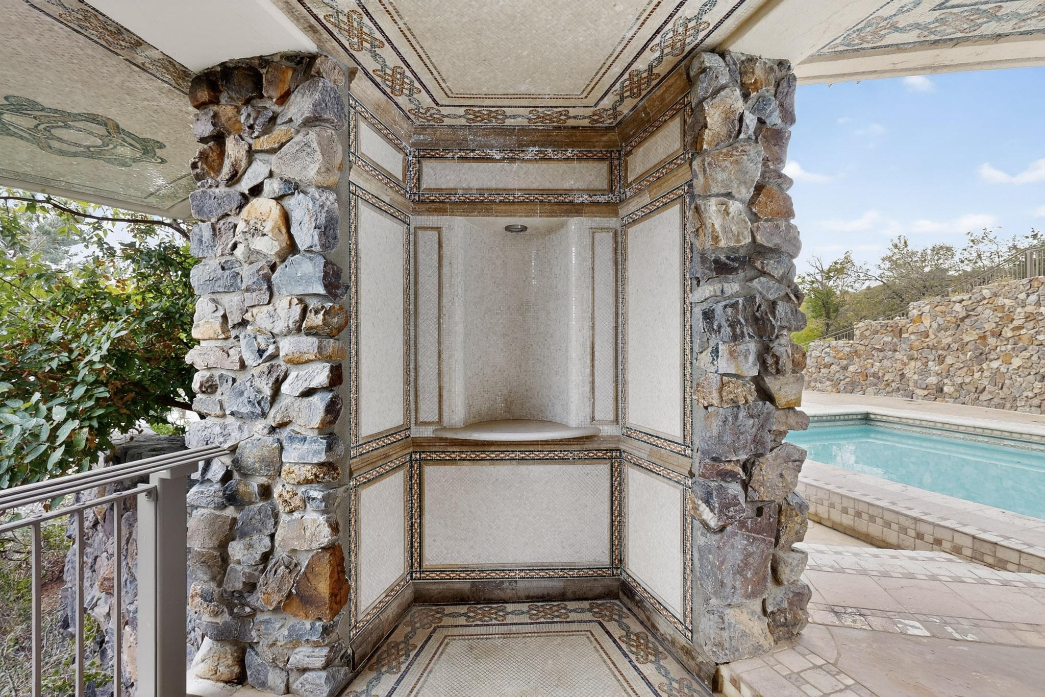 9 Sandia Heights Drive NE