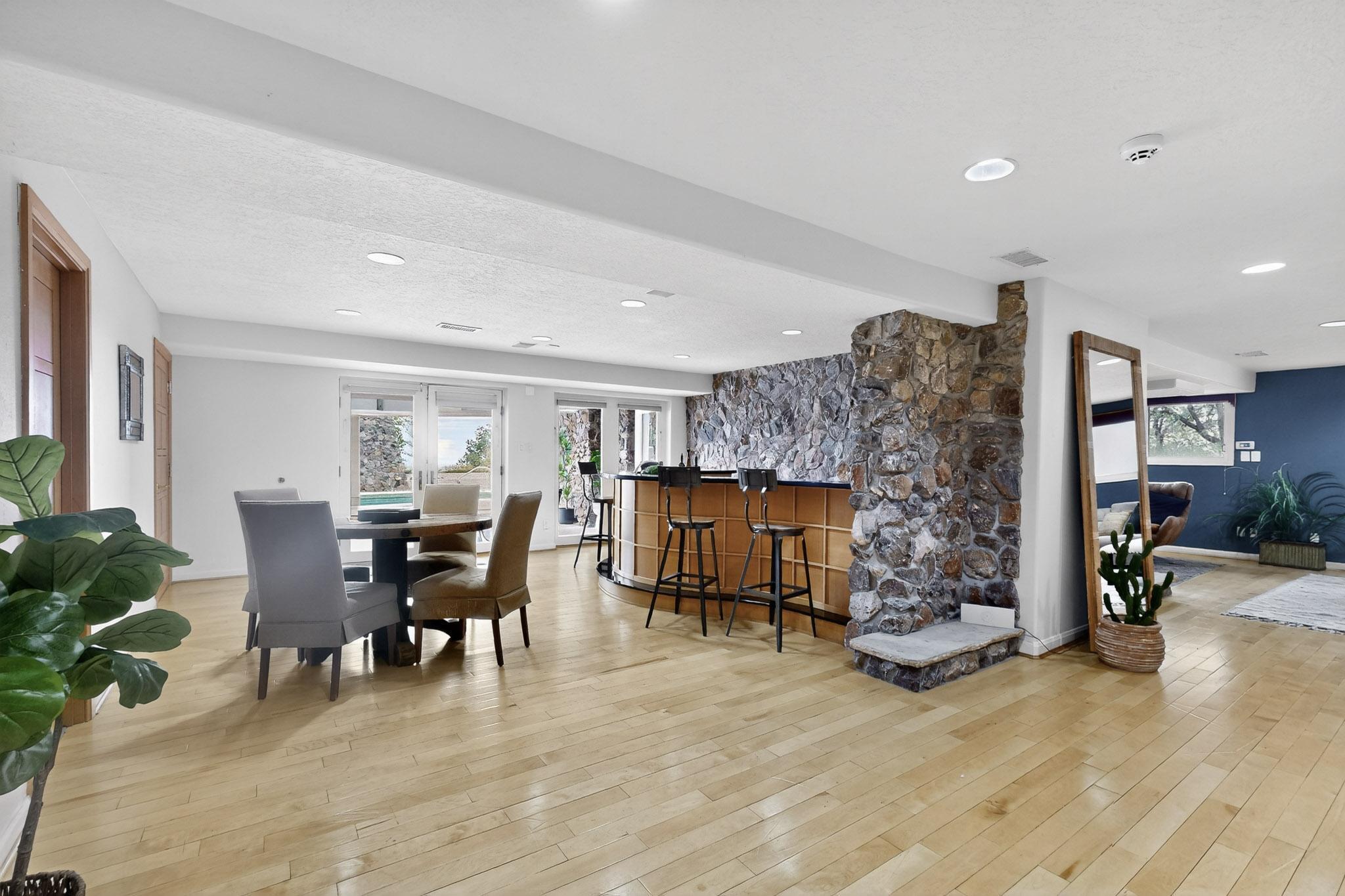 9 Sandia Heights Drive NE