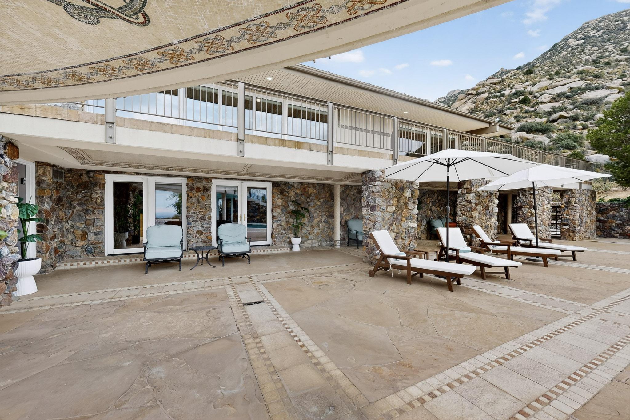 9 Sandia Heights Drive NE