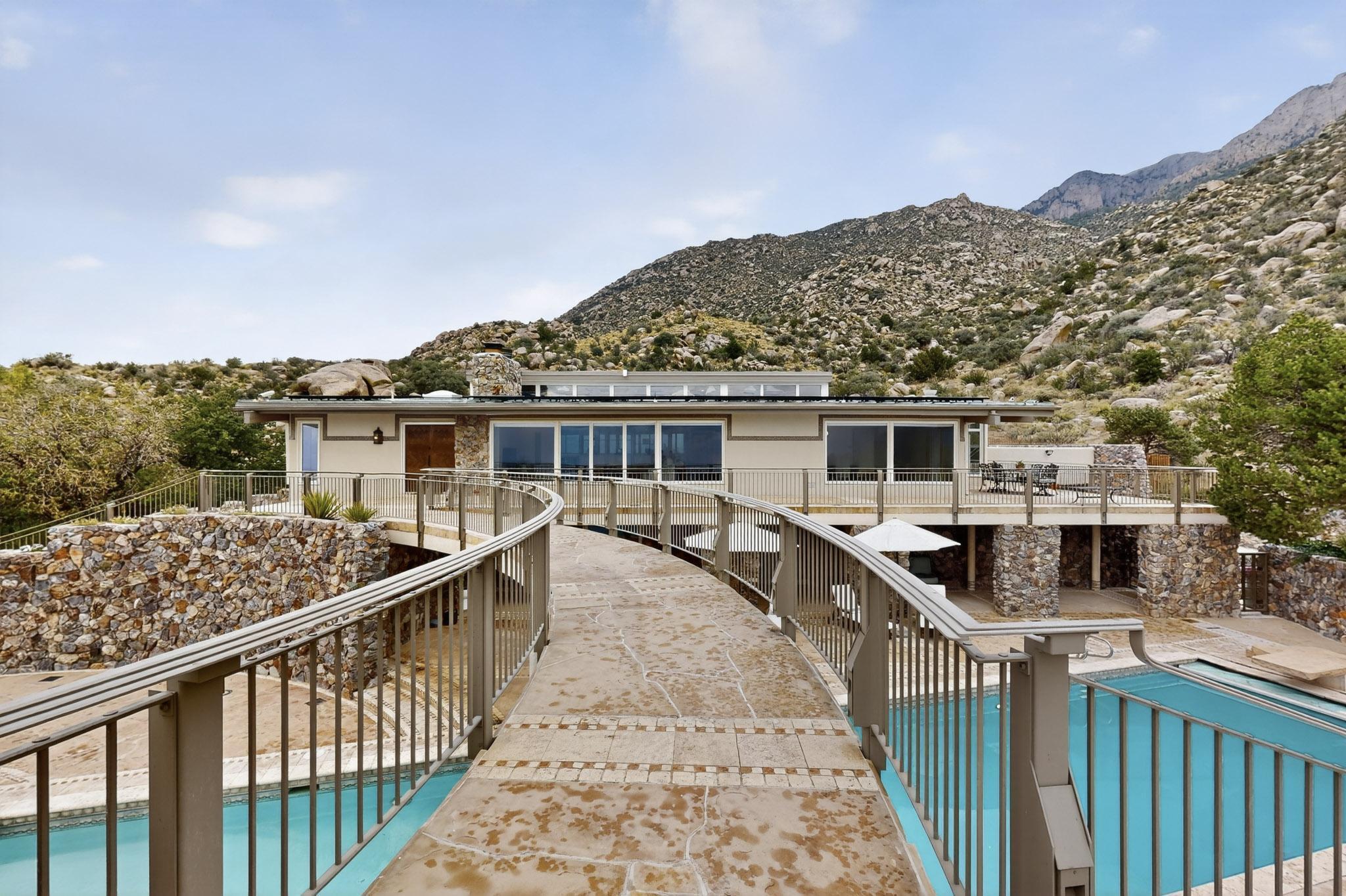 9 Sandia Heights Drive NE