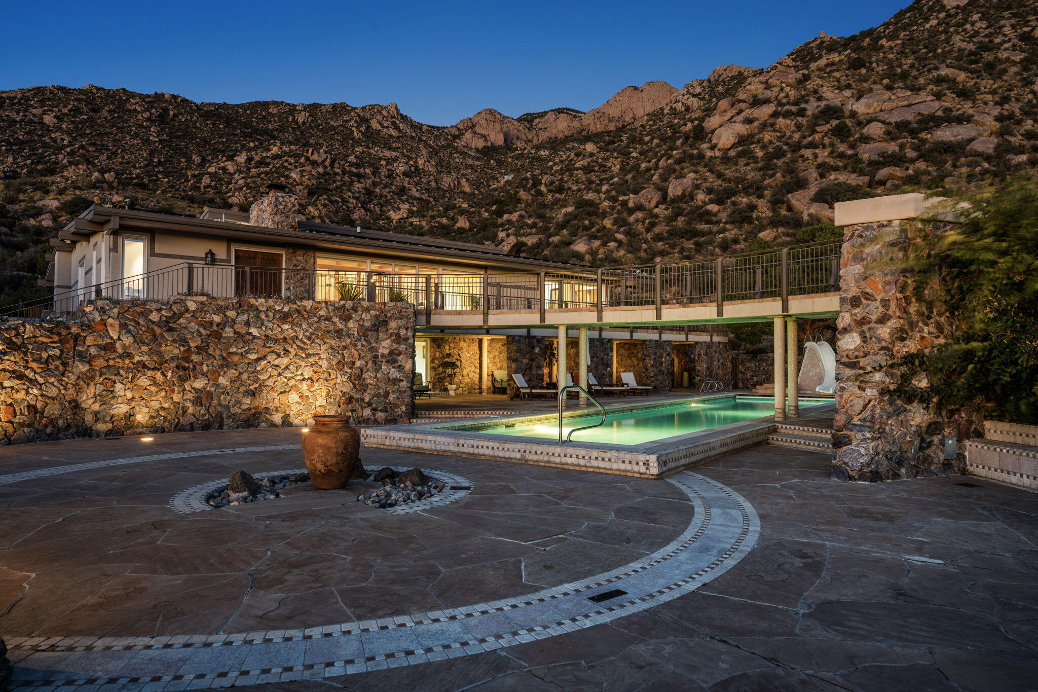 9 Sandia Heights Drive NE