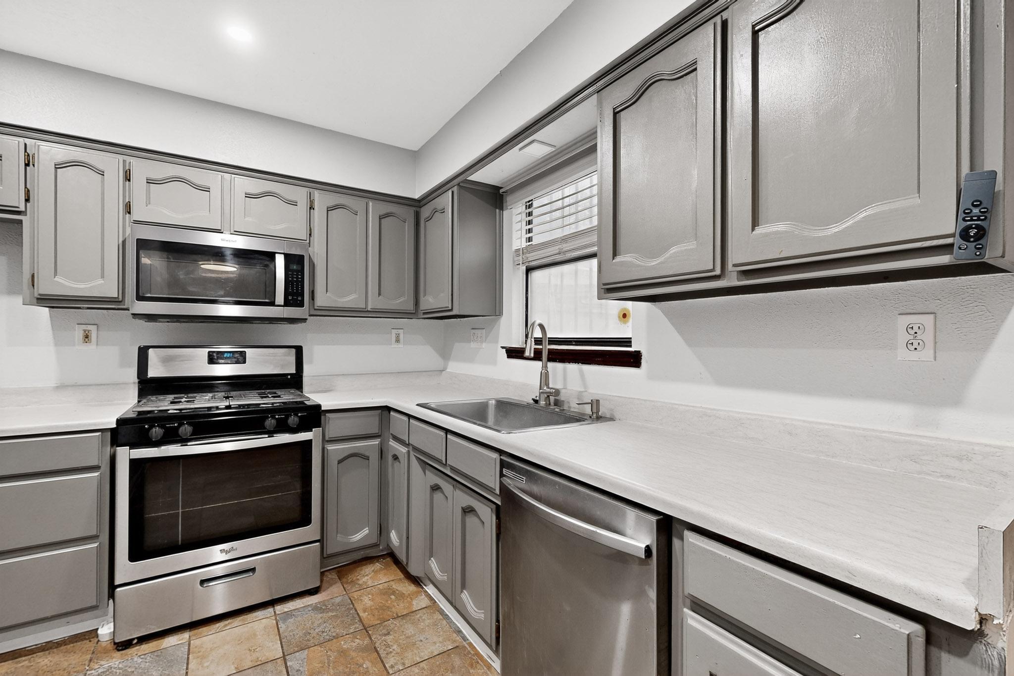 220 Shawnee Court SE